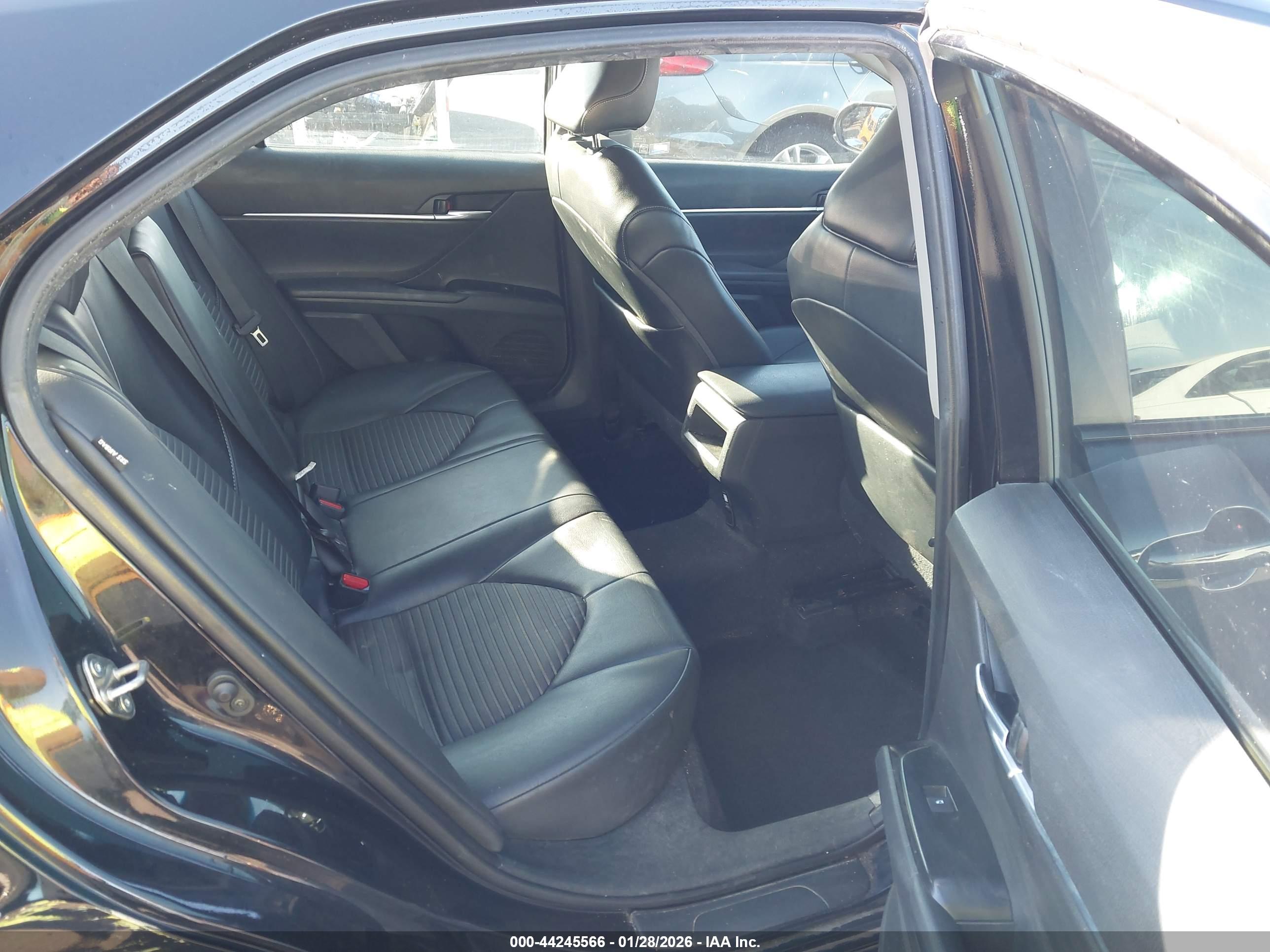 TOYOTA CAMRY image 8