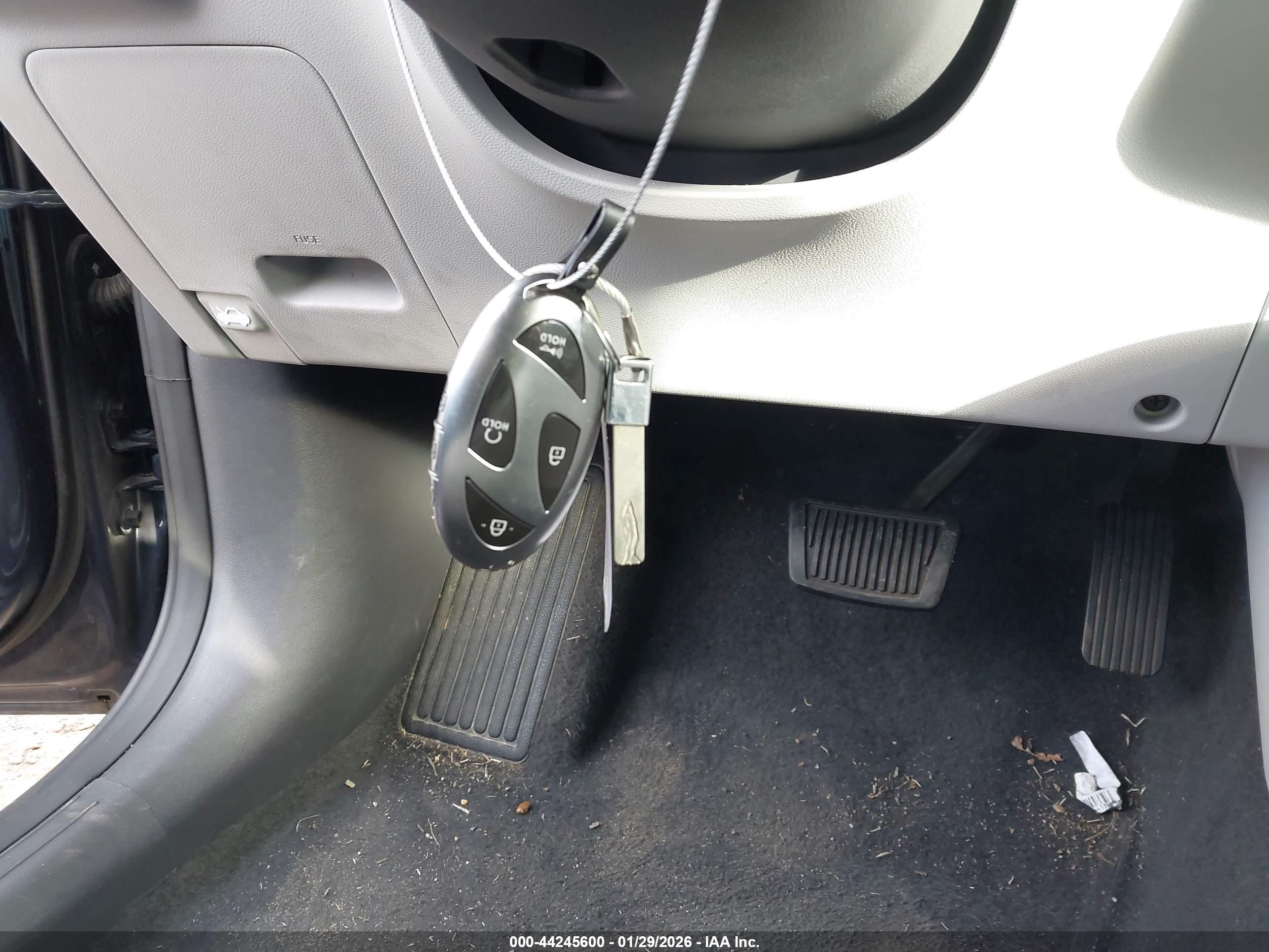 HYUNDAI KONA image 11