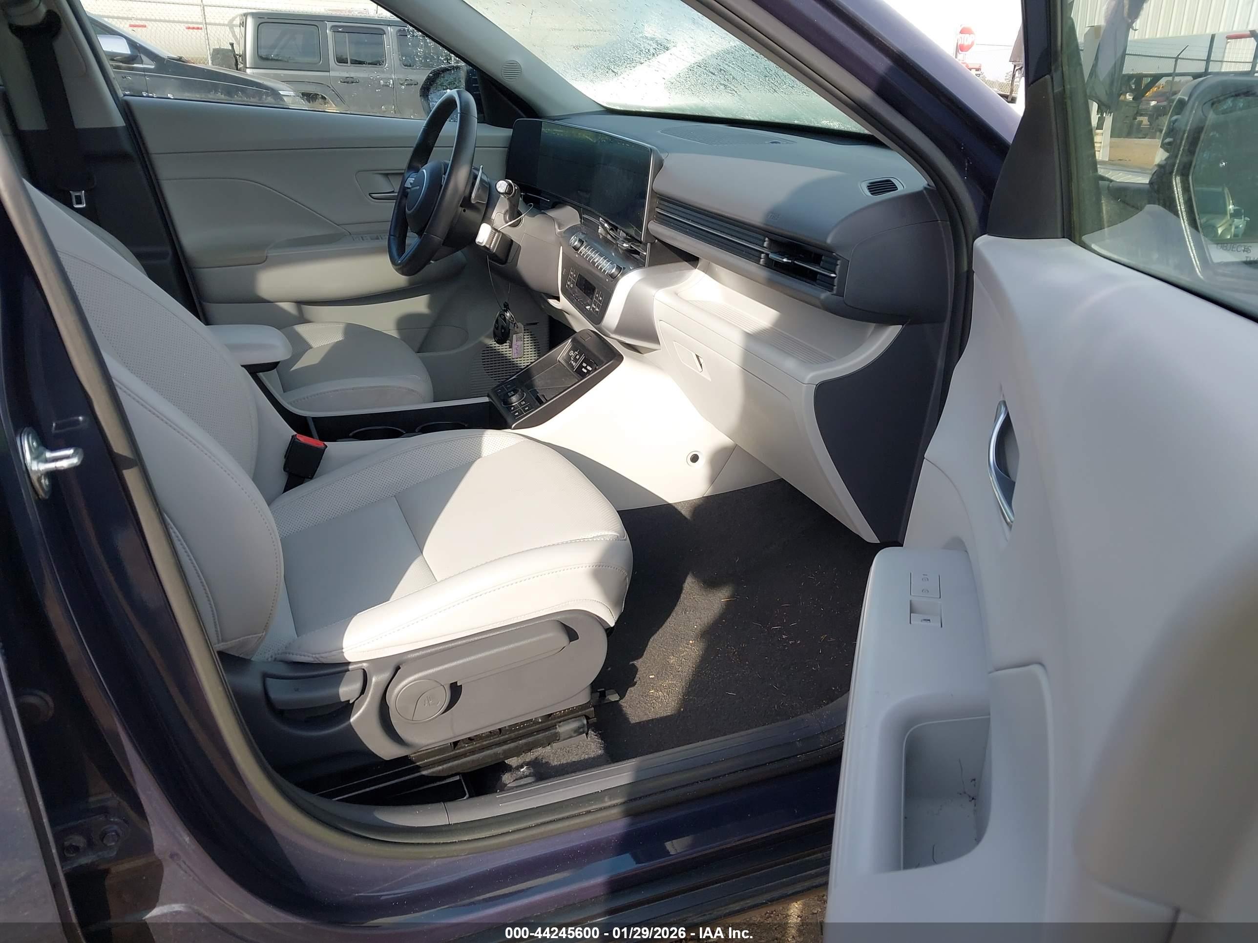 HYUNDAI KONA image 5