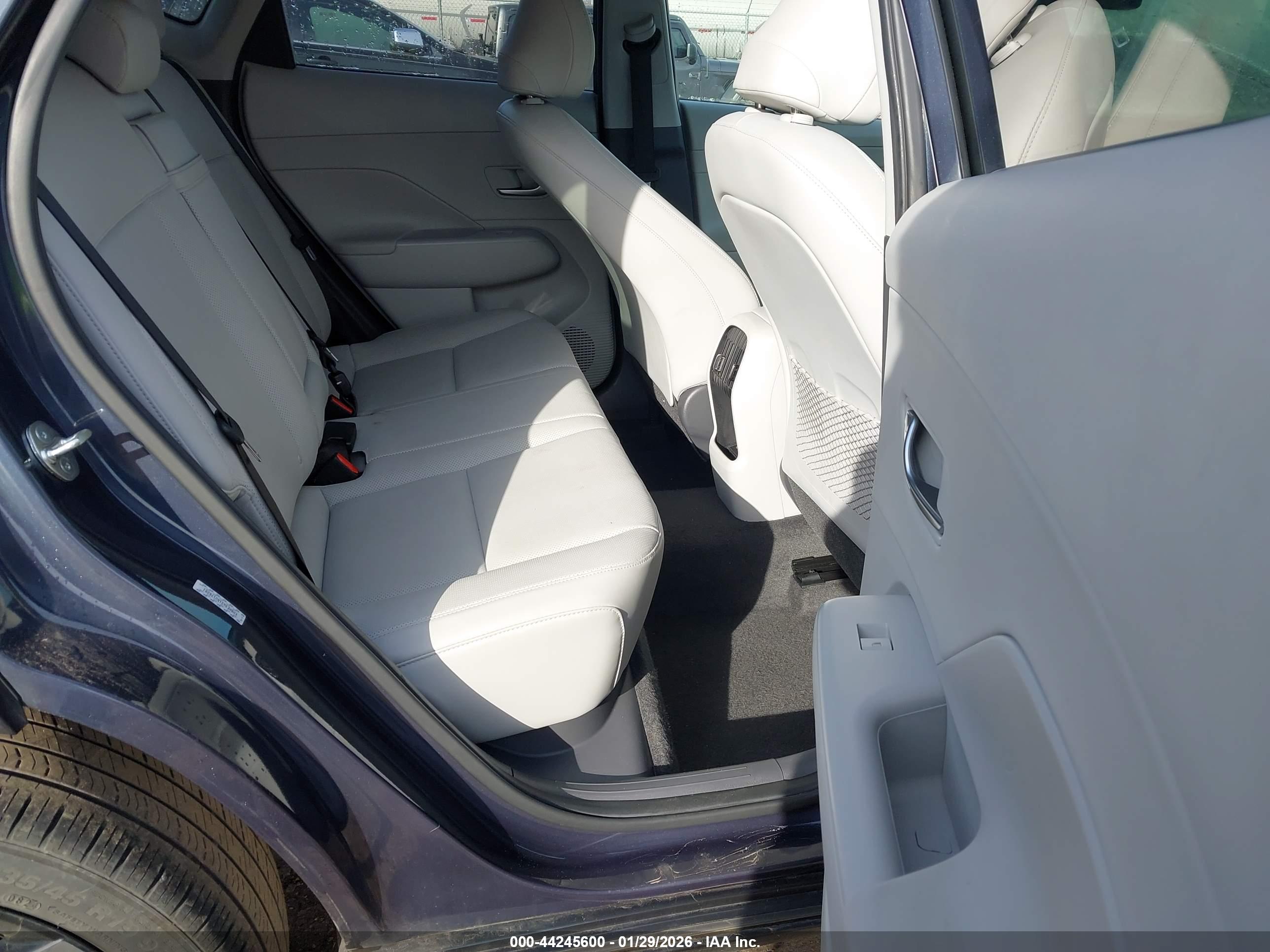 HYUNDAI KONA image 8