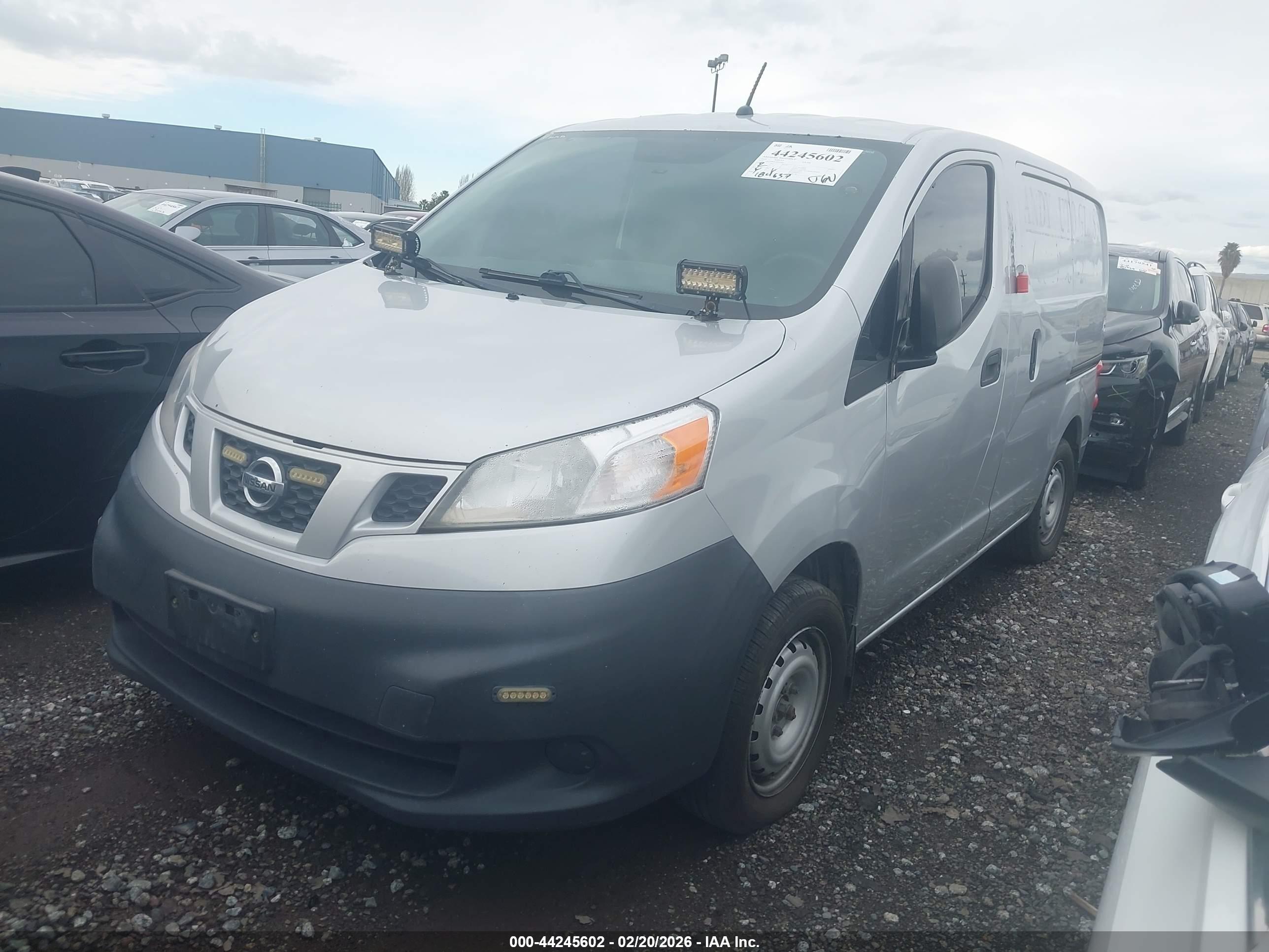 NISSAN NV200 image 2
