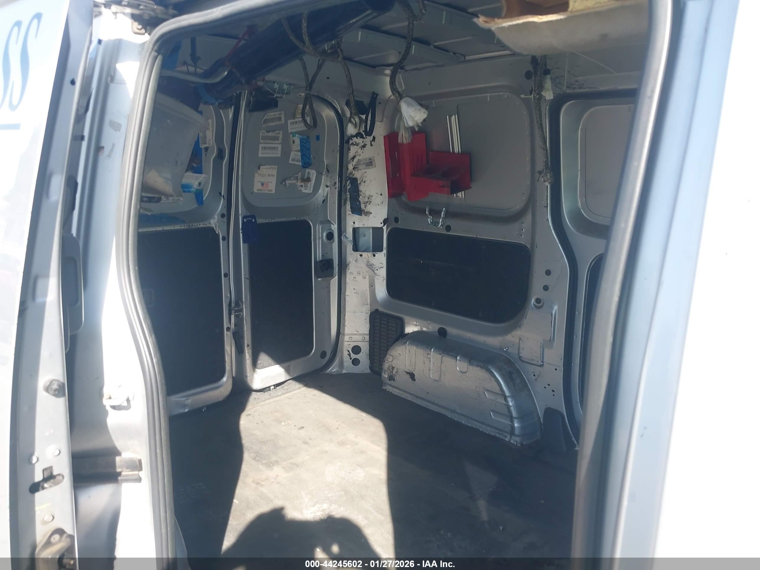 NISSAN NV200 image 8