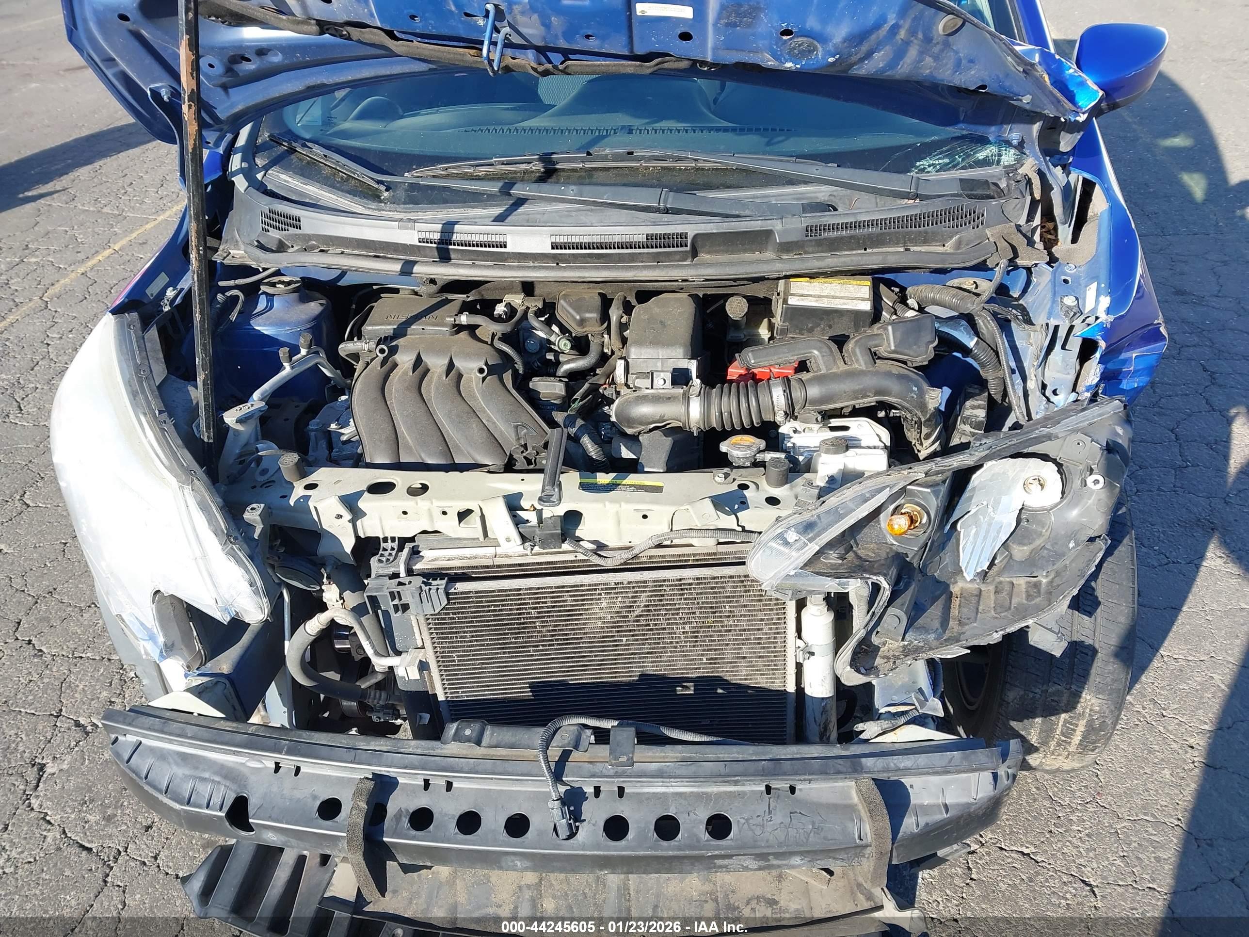 NISSAN VERSA image 10