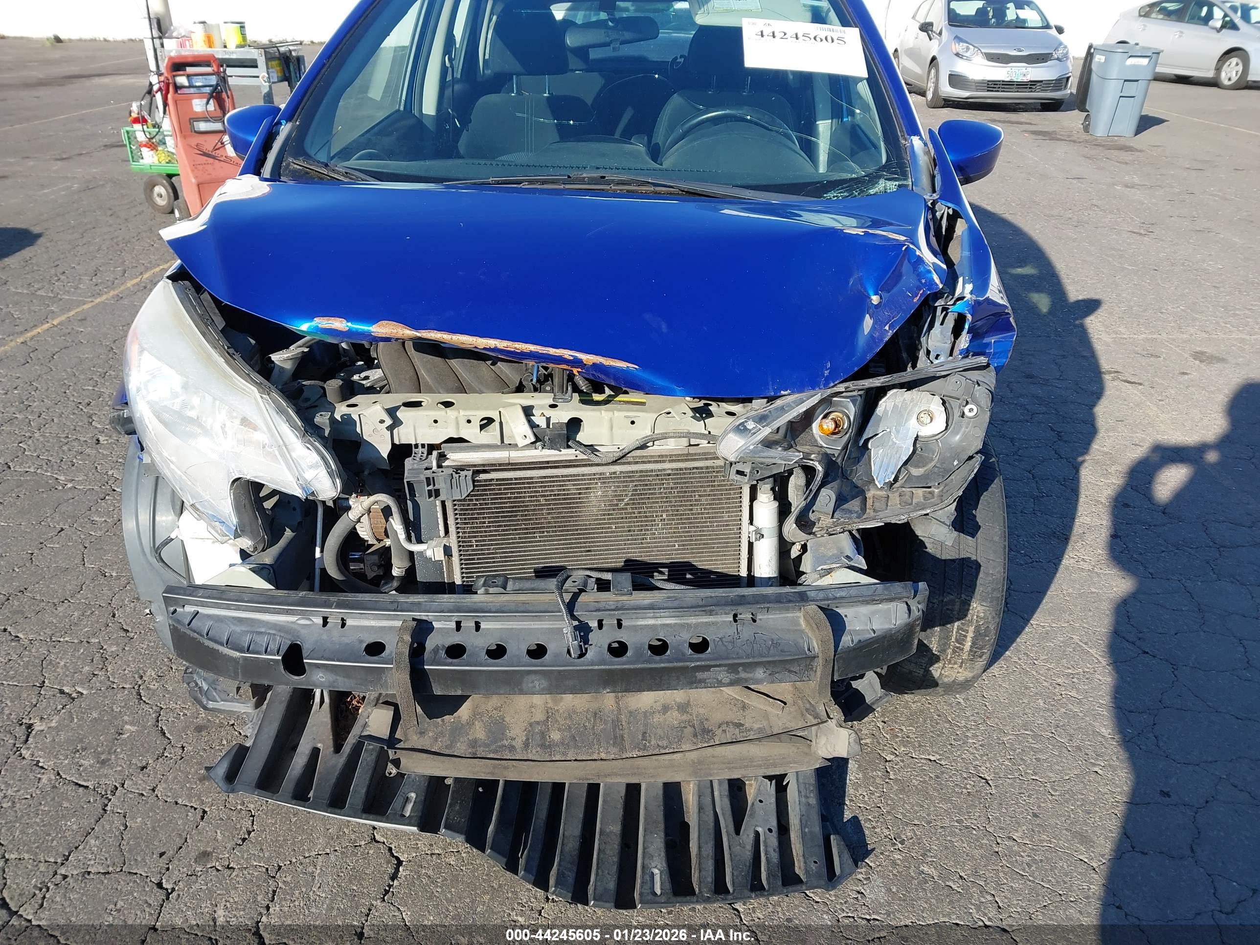 NISSAN VERSA image 6