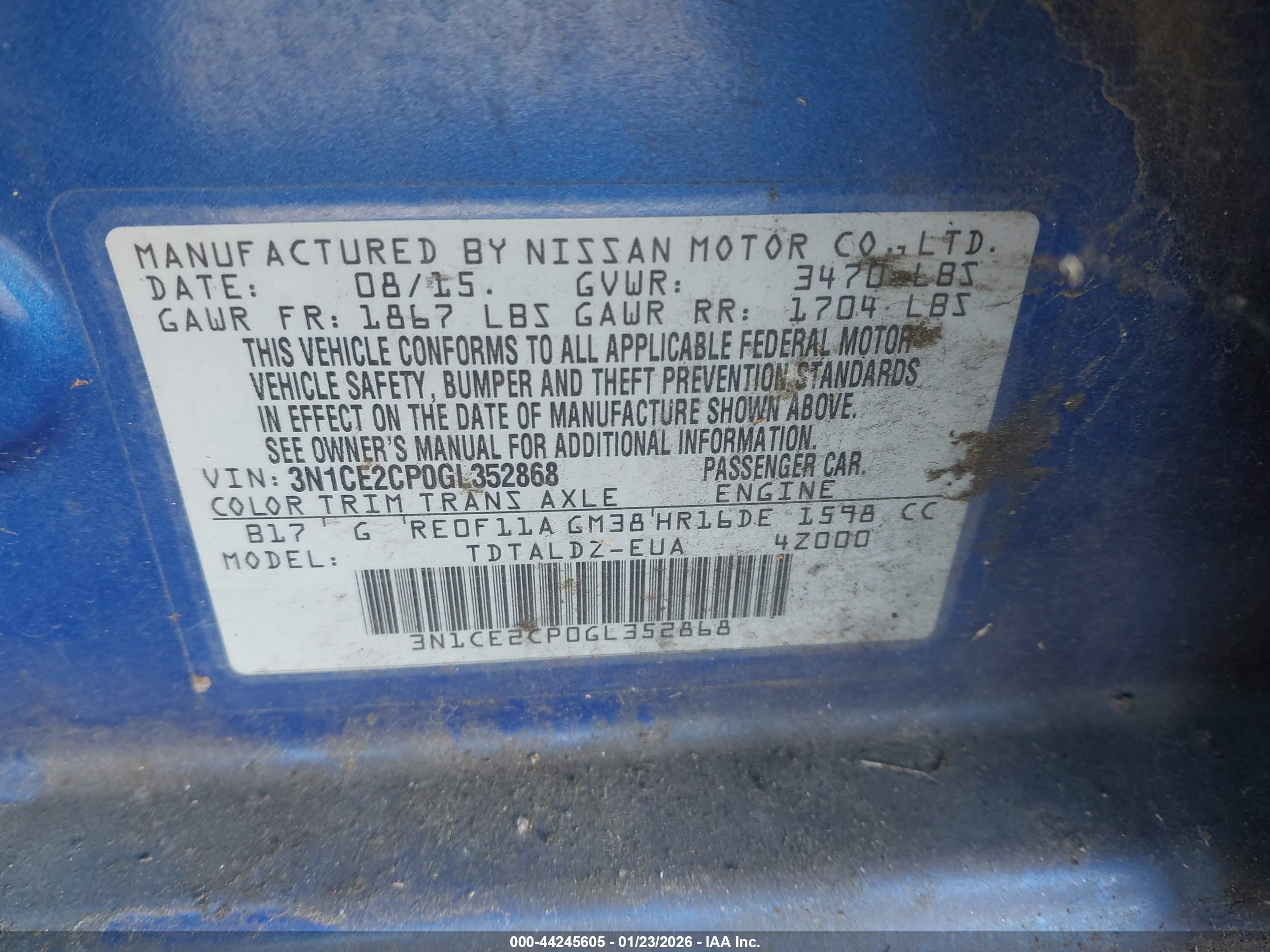 NISSAN VERSA image 9