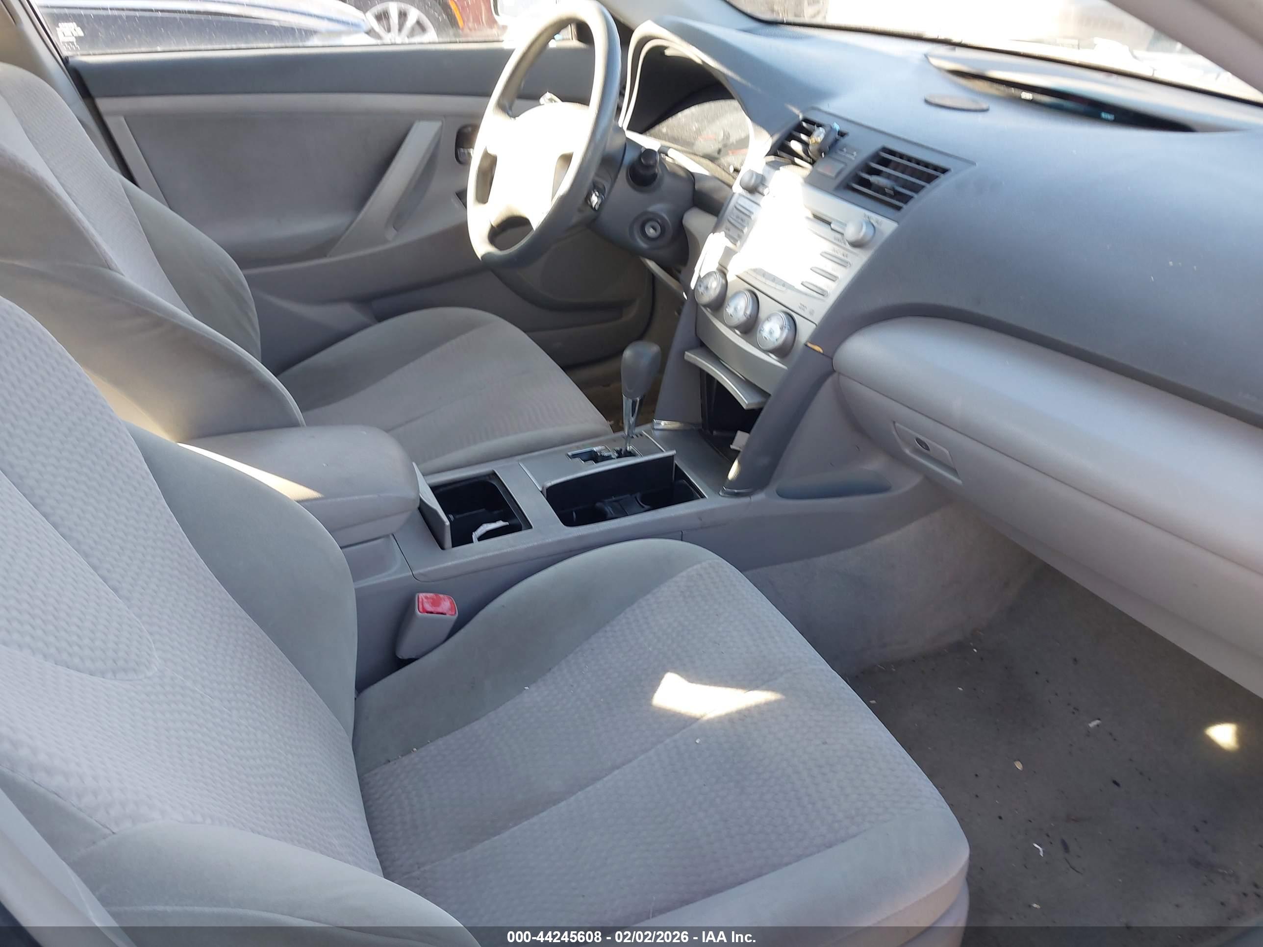 TOYOTA CAMRY image 5