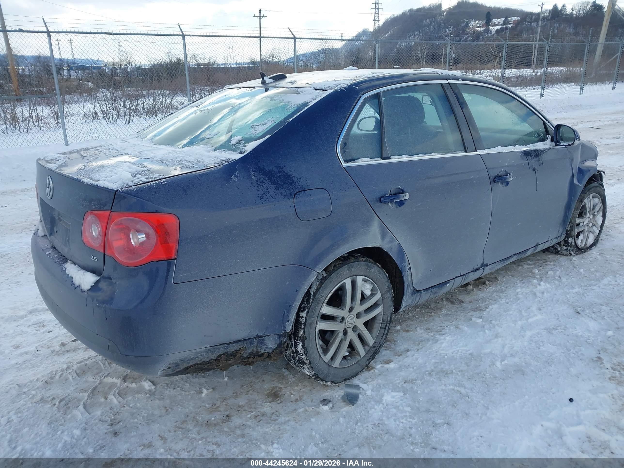 VOLKSWAGEN JETTA image 4
