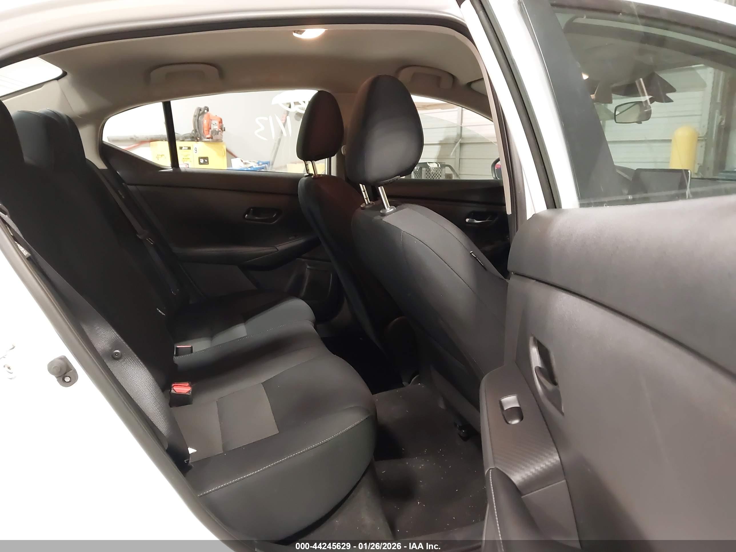 NISSAN SENTRA image 8