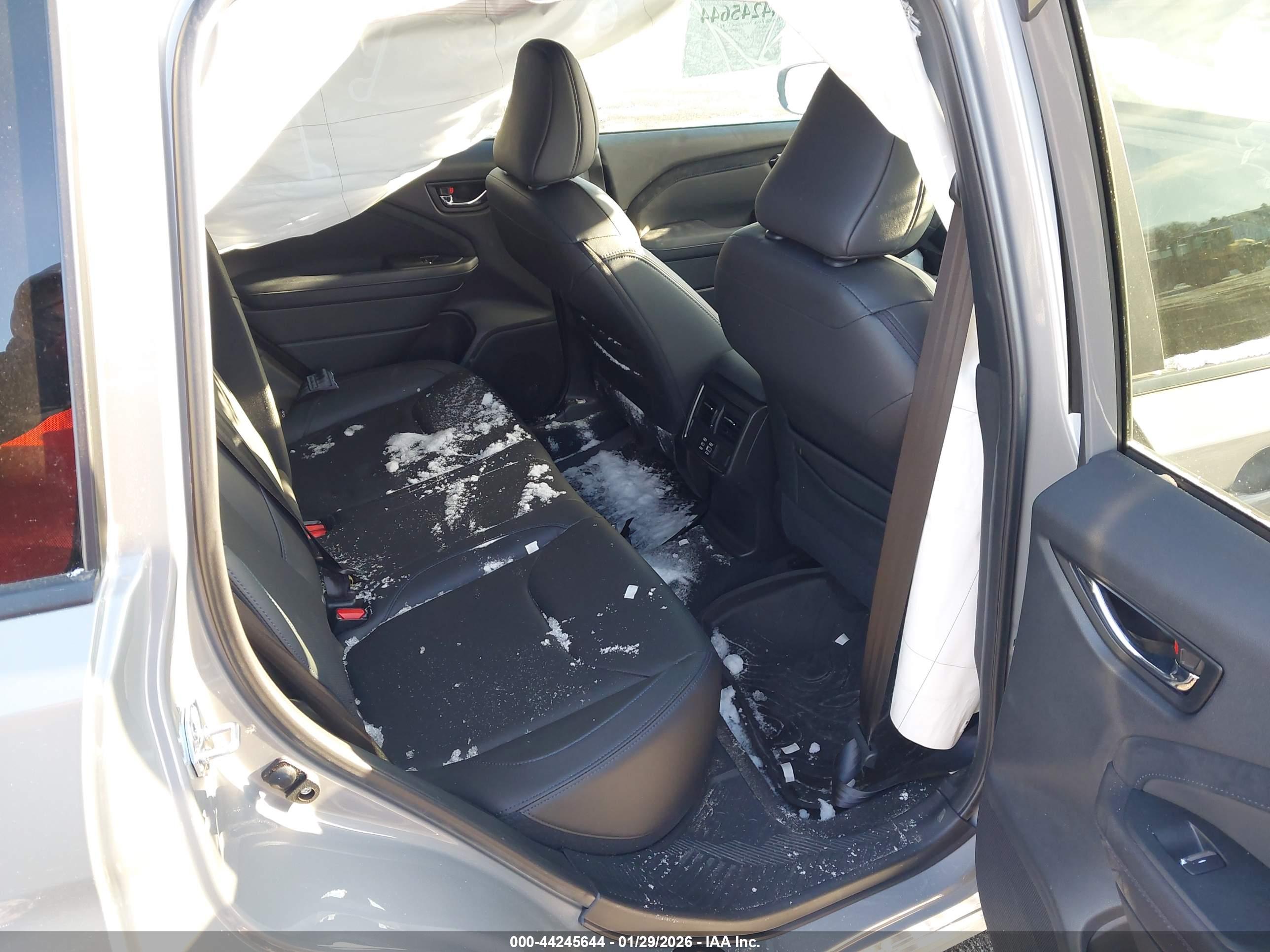 SUBARU FORESTER image 8