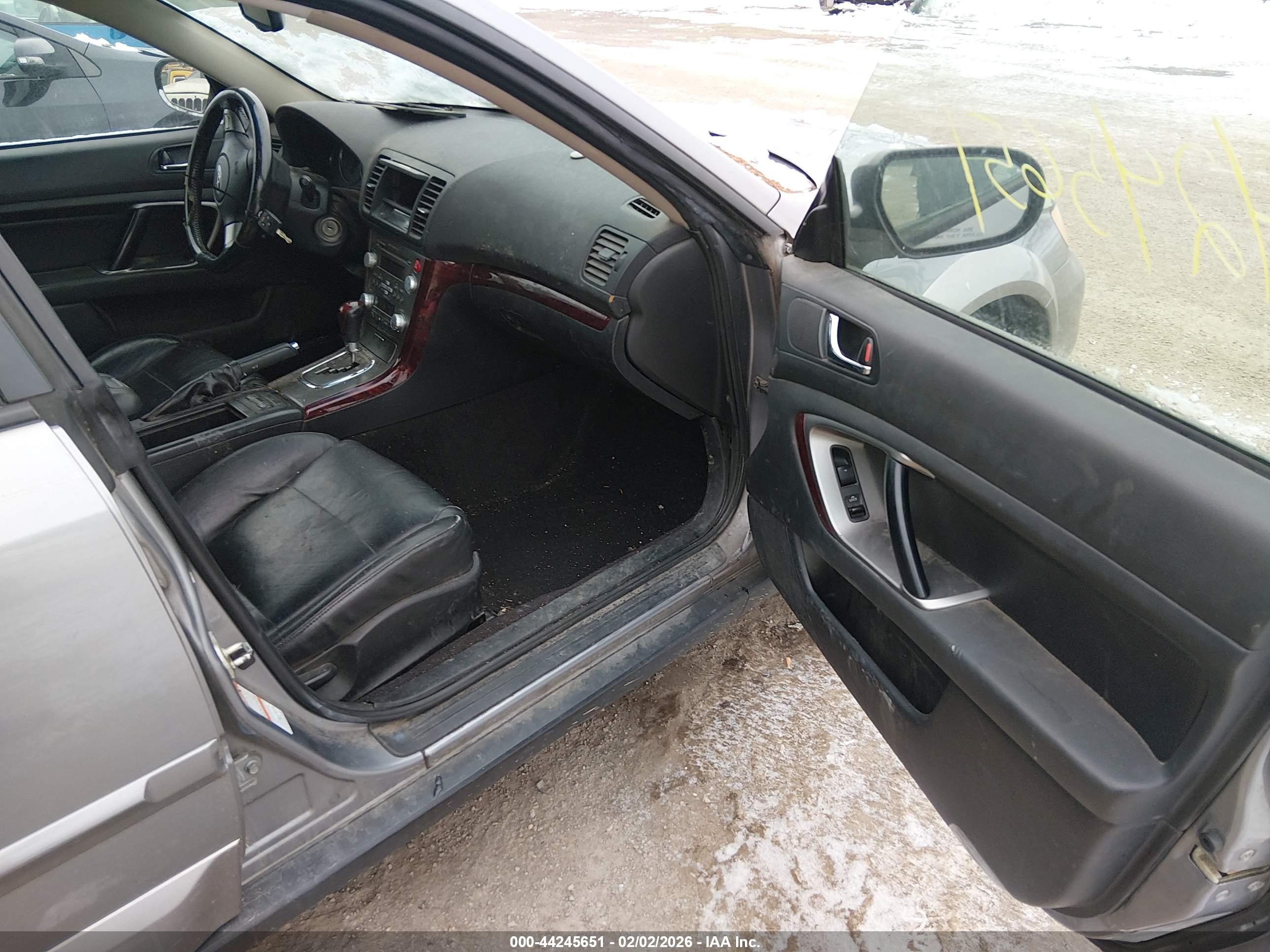 SUBARU OUTBACK image 5