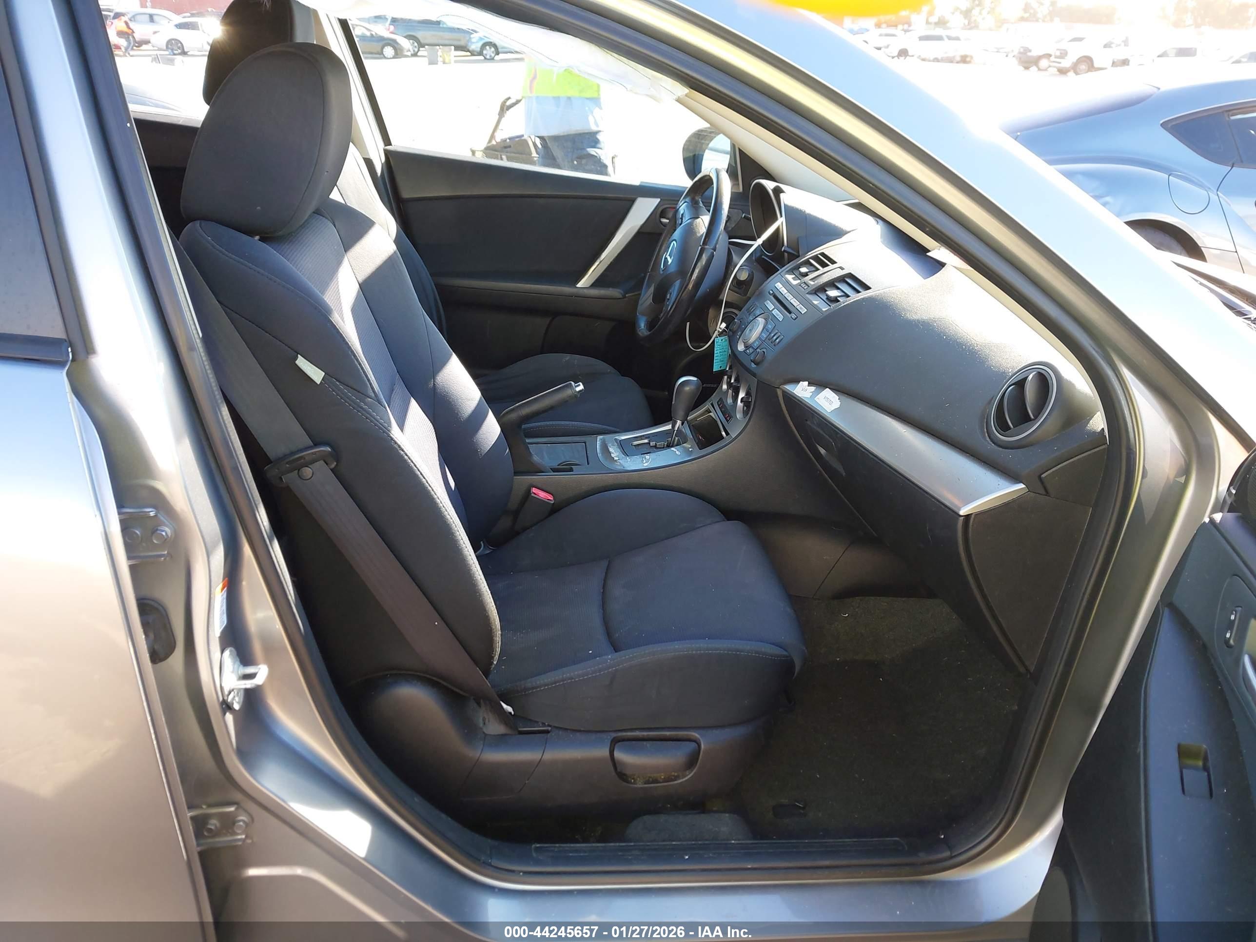 MAZDA MAZDA3 image 5