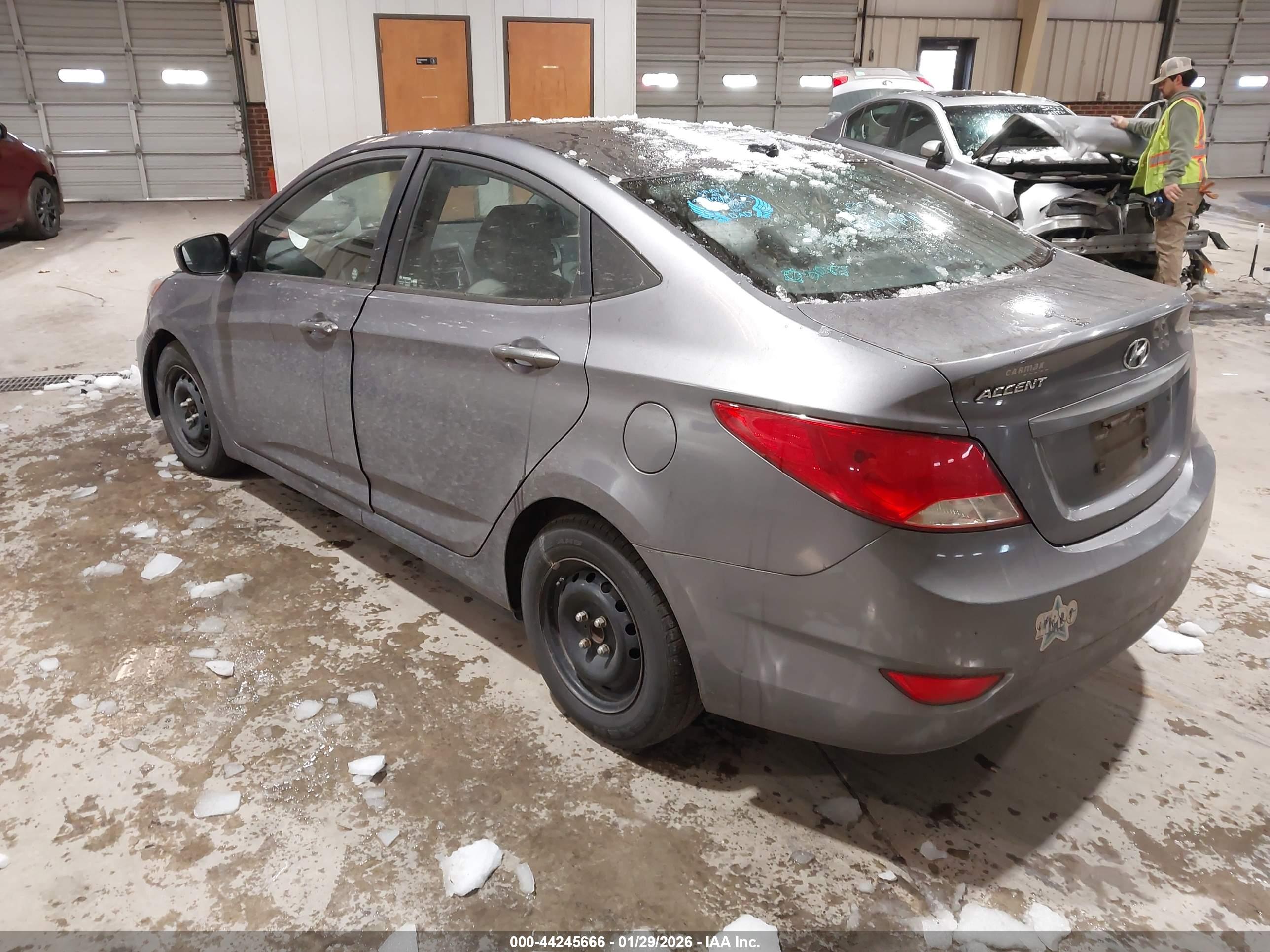 HYUNDAI ACCENT image 3