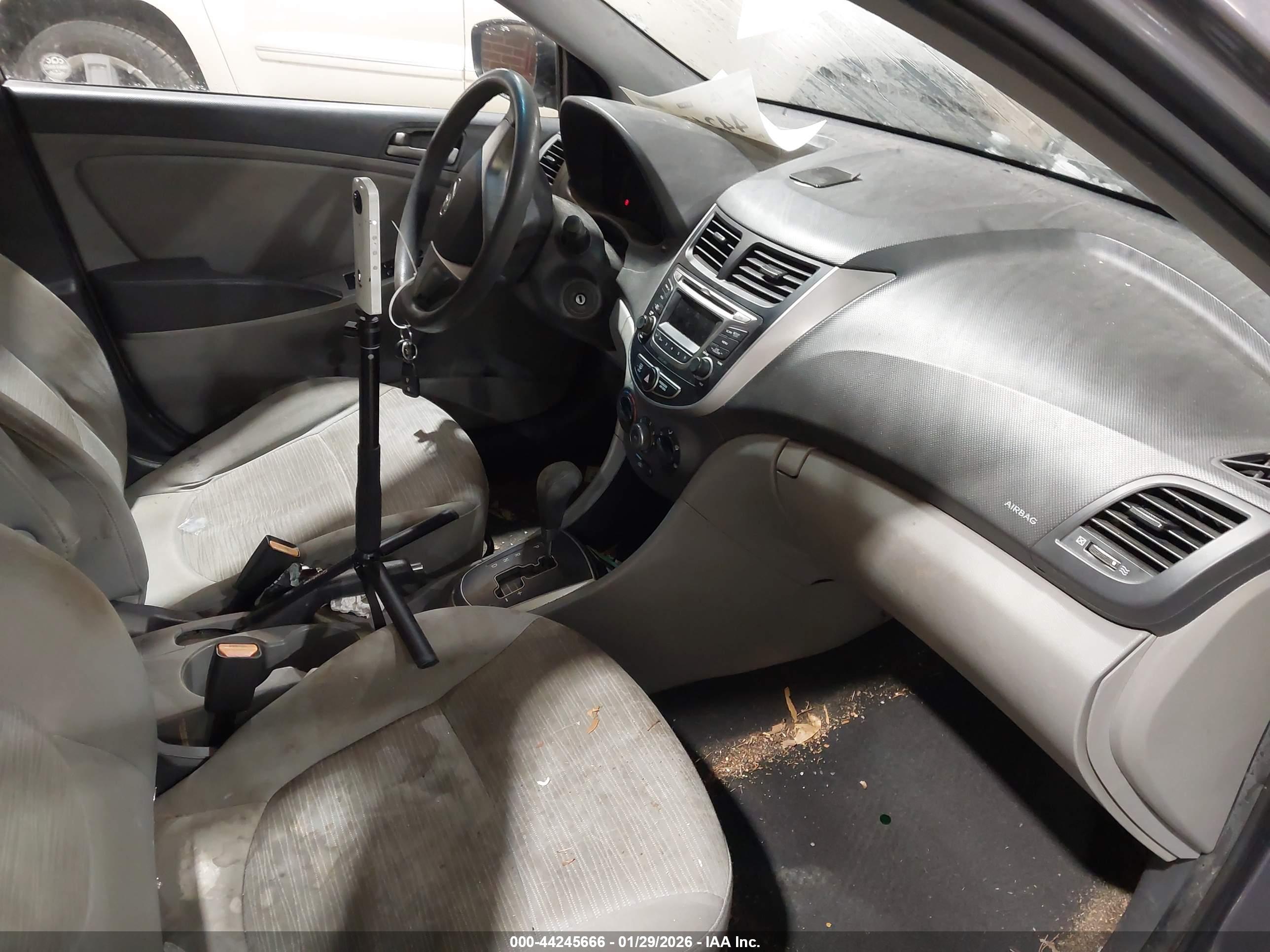 HYUNDAI ACCENT image 5
