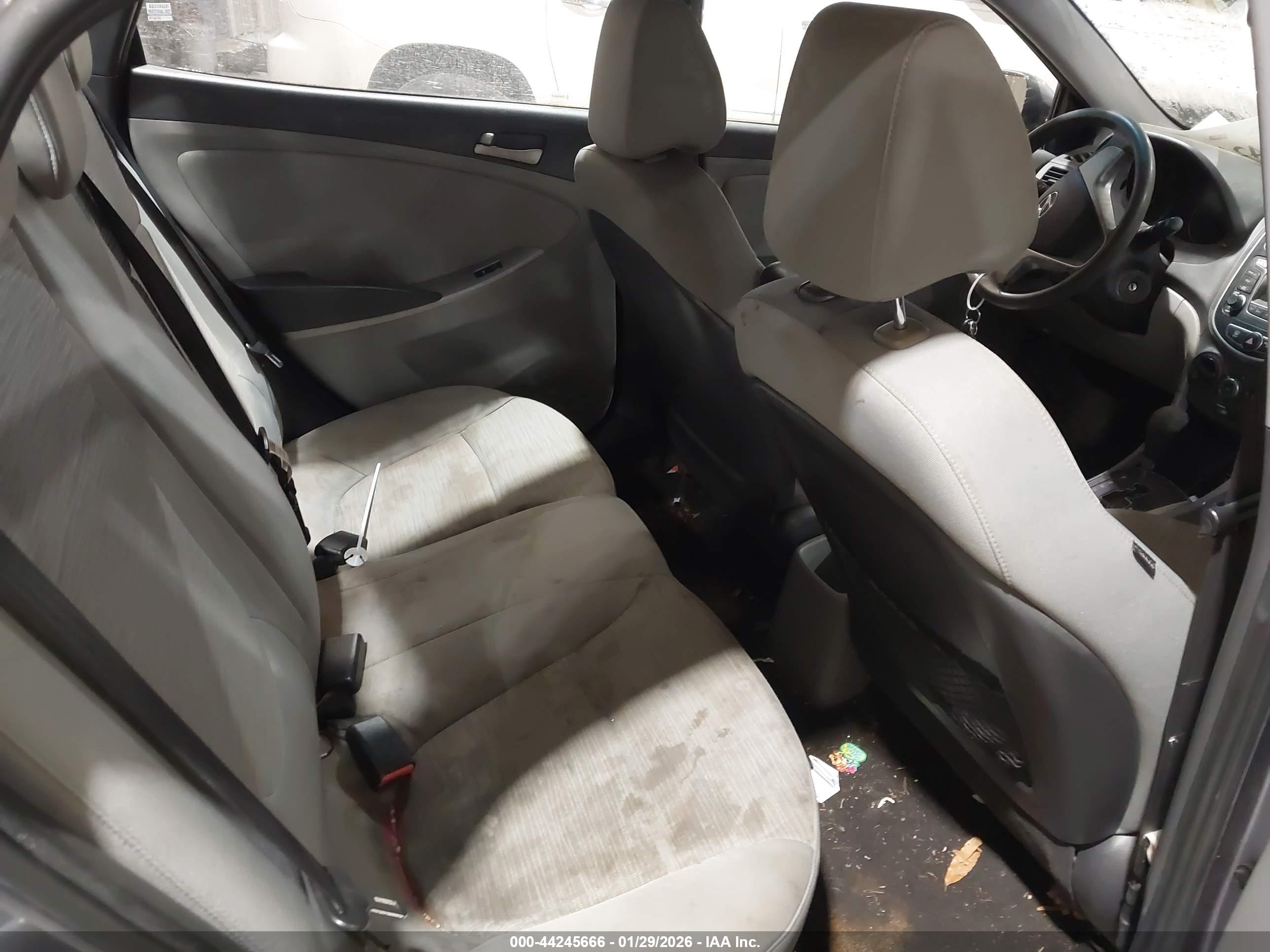 HYUNDAI ACCENT image 8