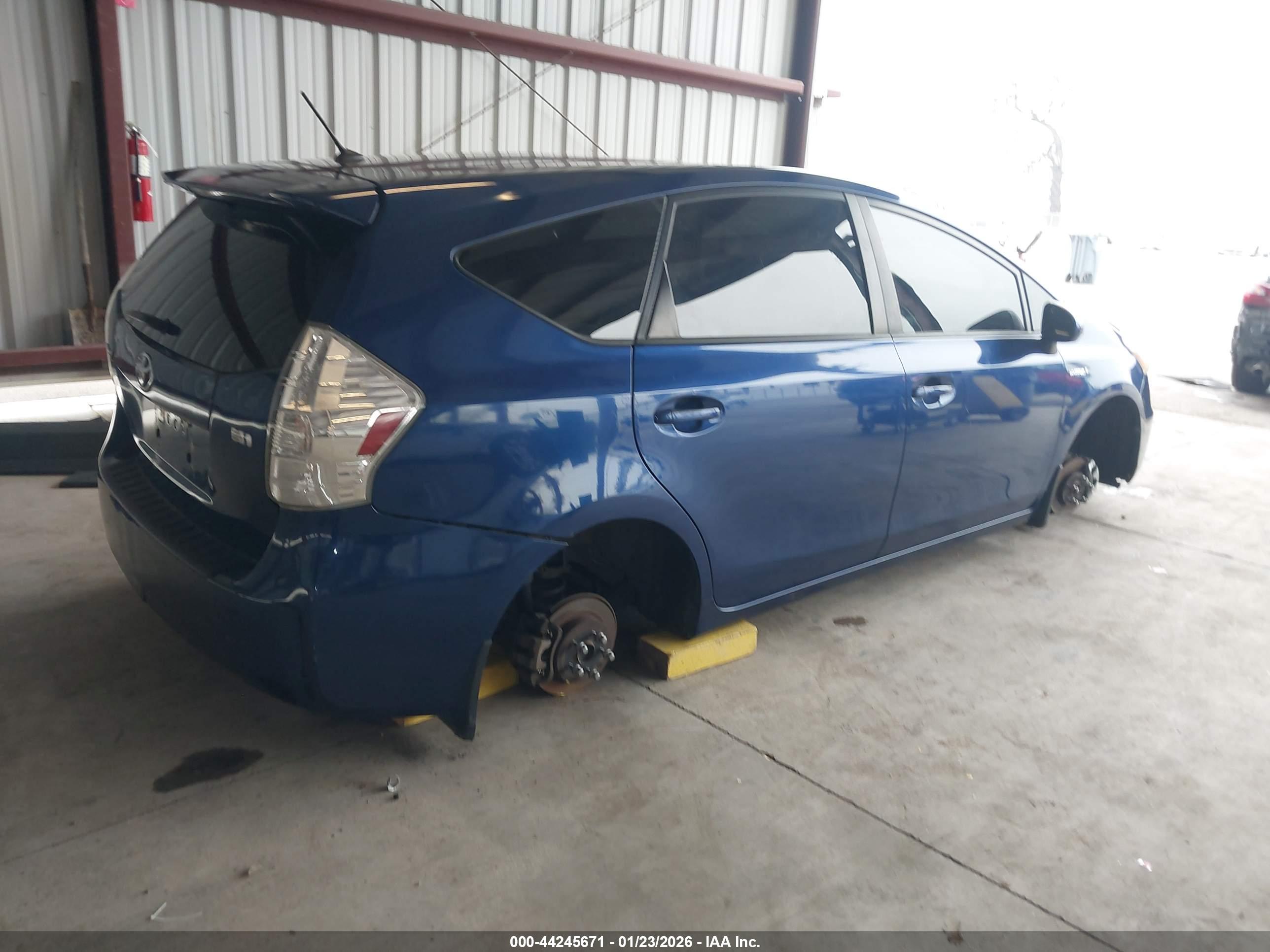 TOYOTA PRIUS image 4