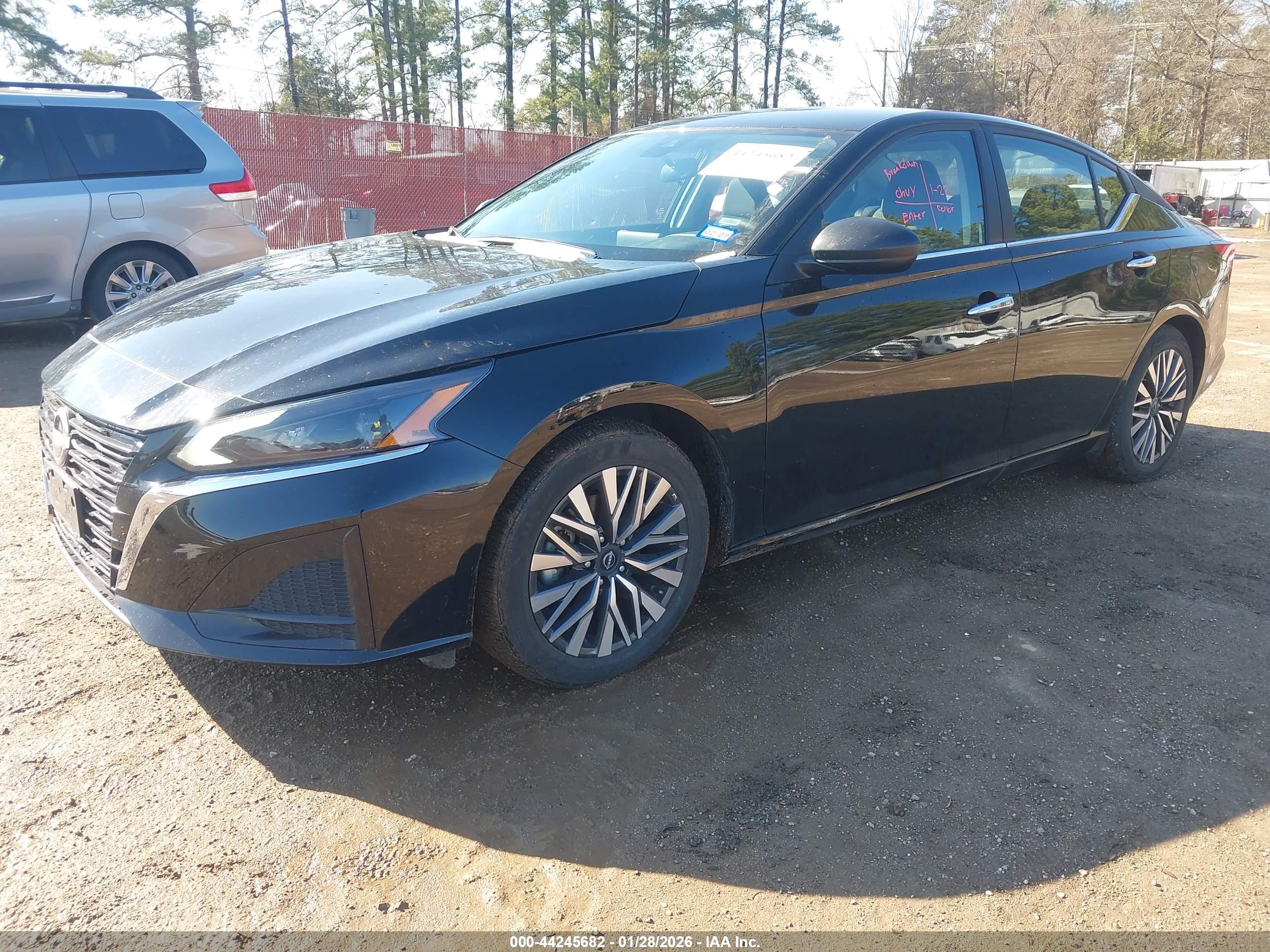 NISSAN ALTIMA image 2
