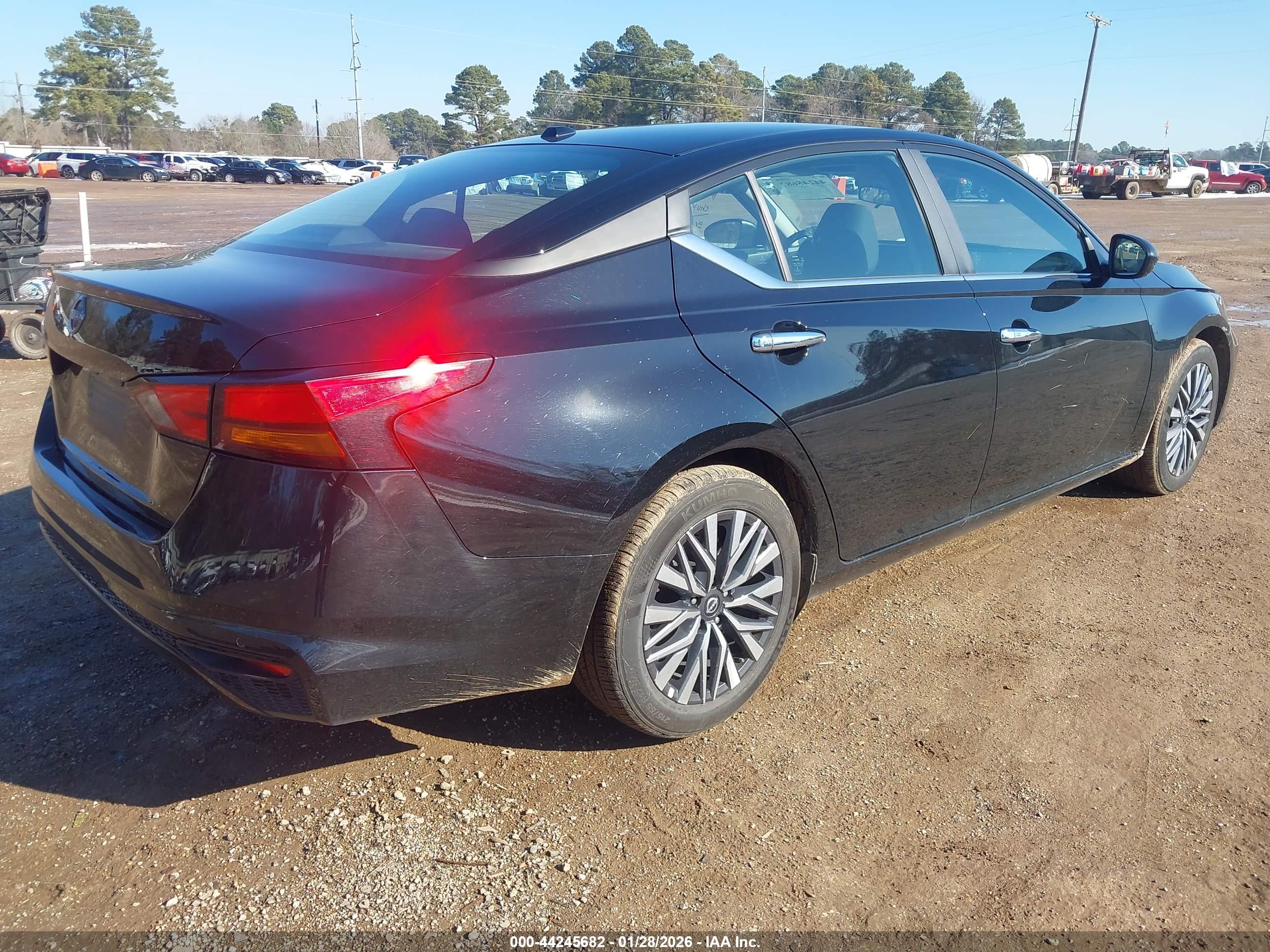 NISSAN ALTIMA image 4
