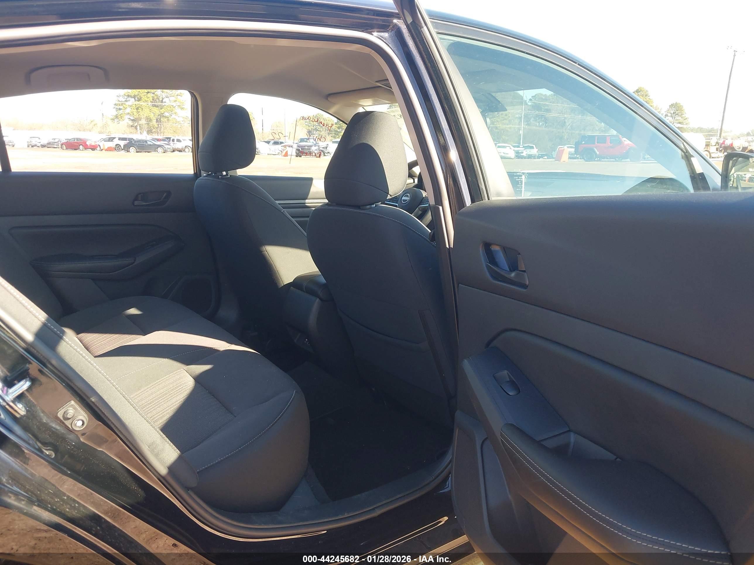 NISSAN ALTIMA image 8