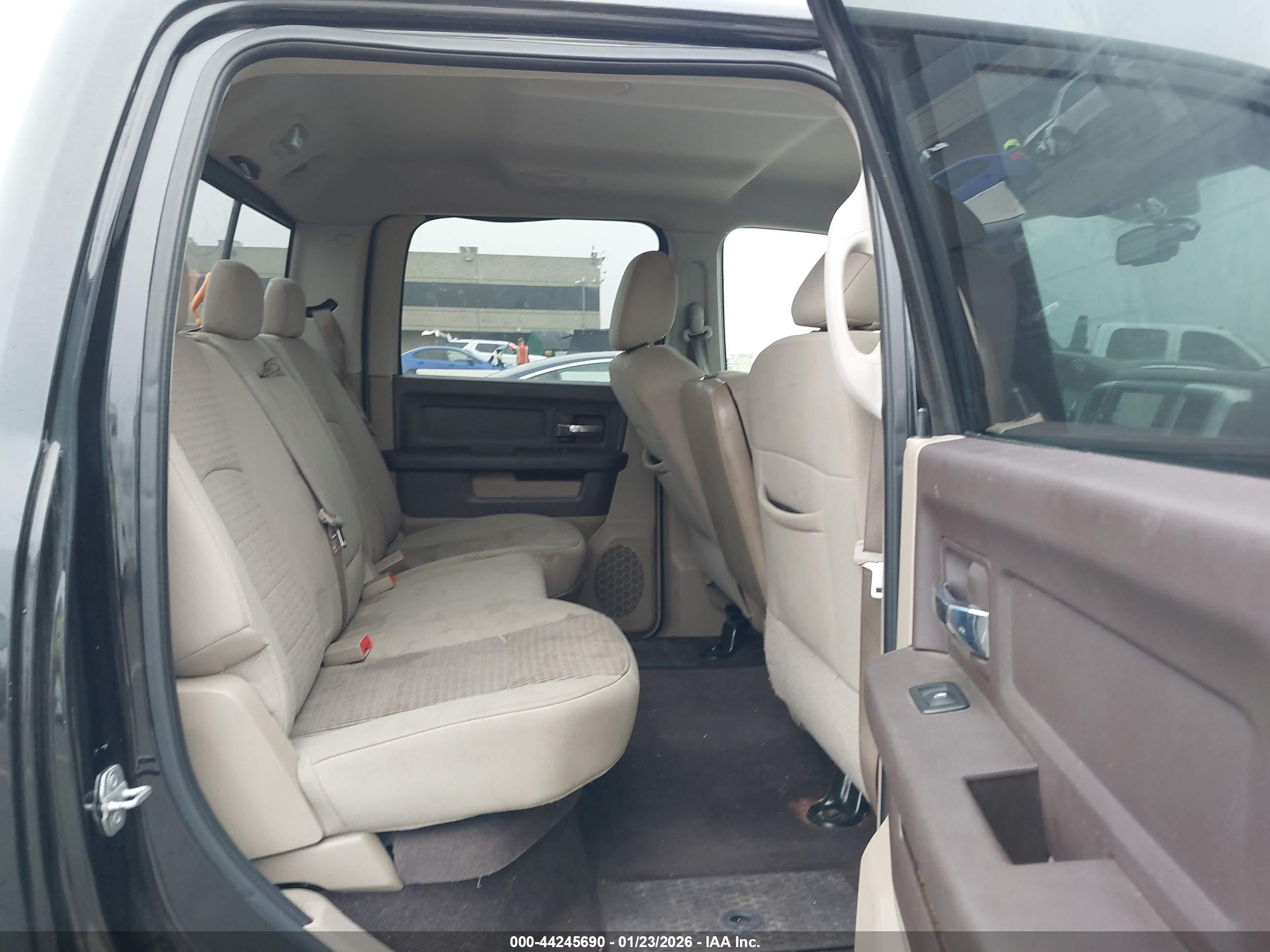 DODGE RAM image 8