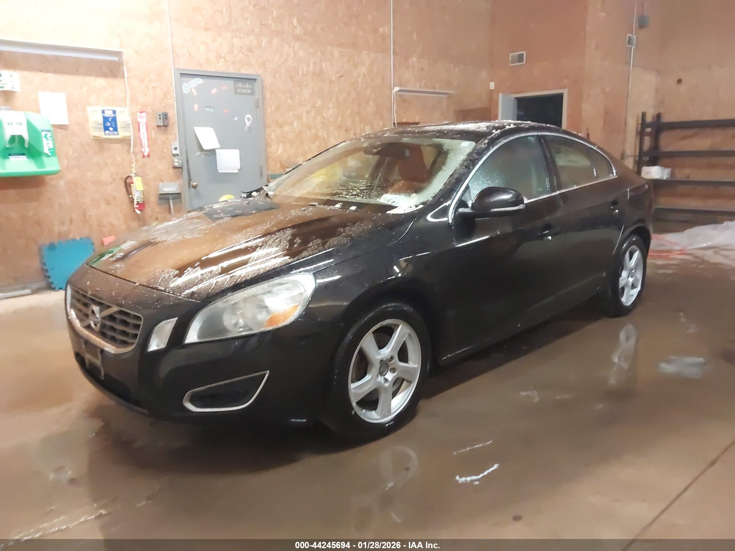 VOLVO S60 image 2