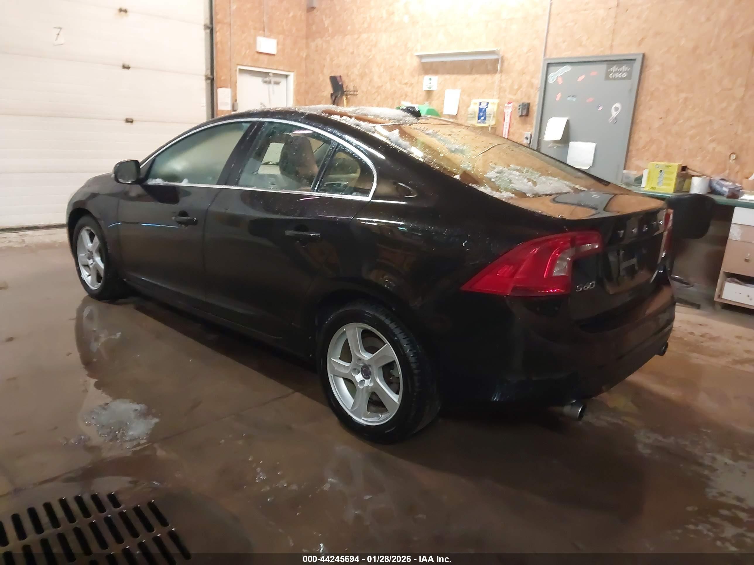VOLVO S60 image 3