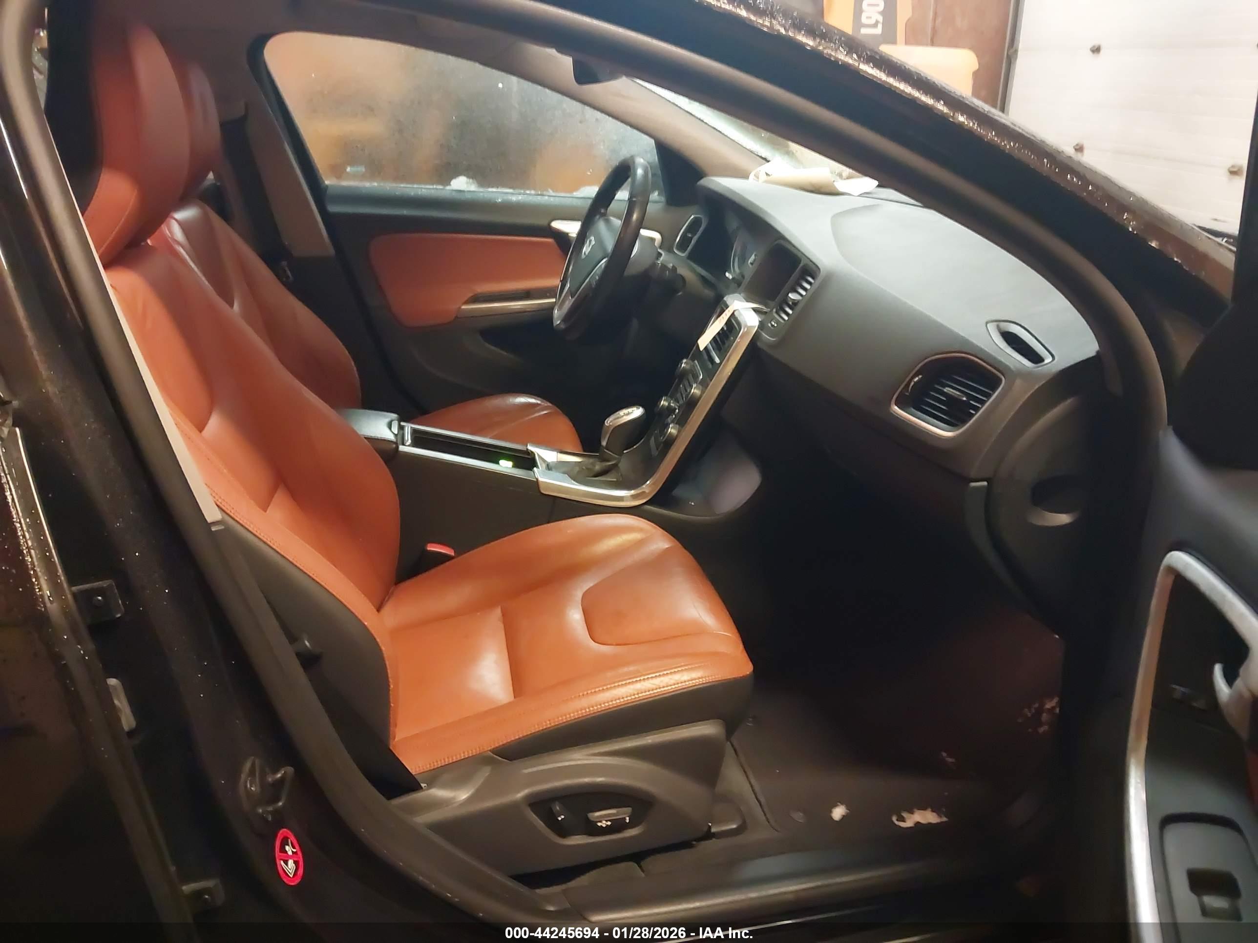 VOLVO S60 image 5