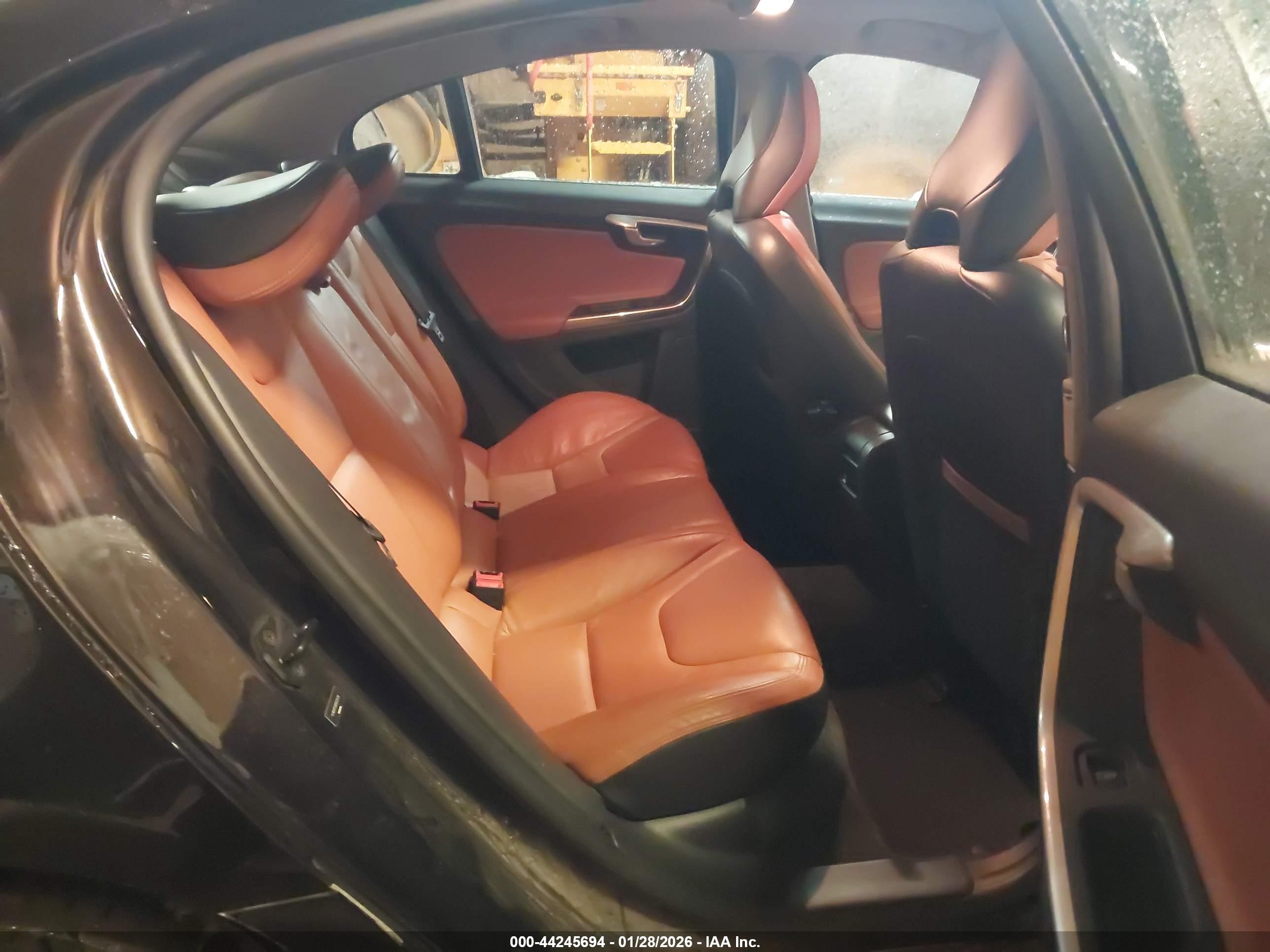VOLVO S60 image 8