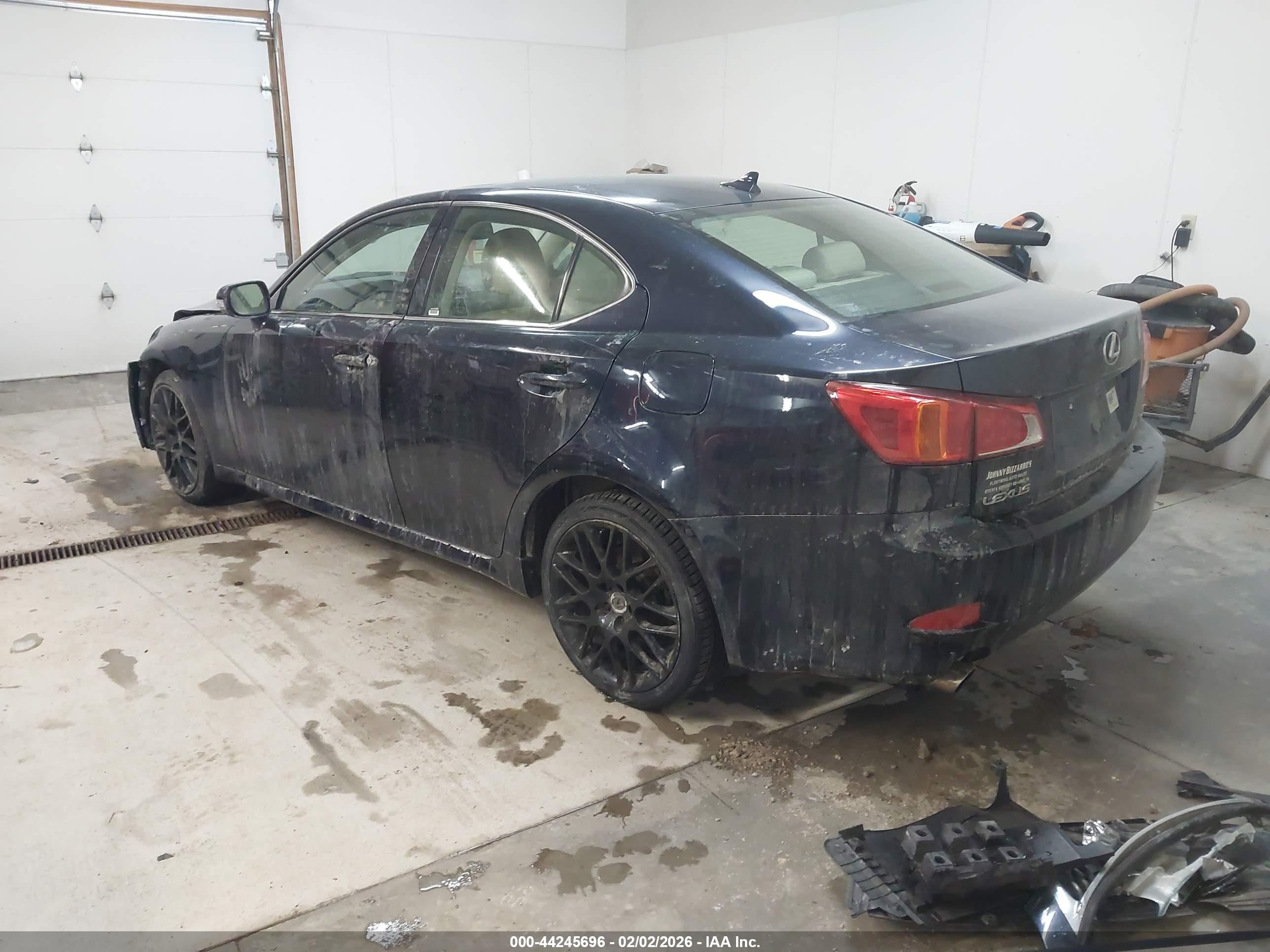 LEXUS IS image 3