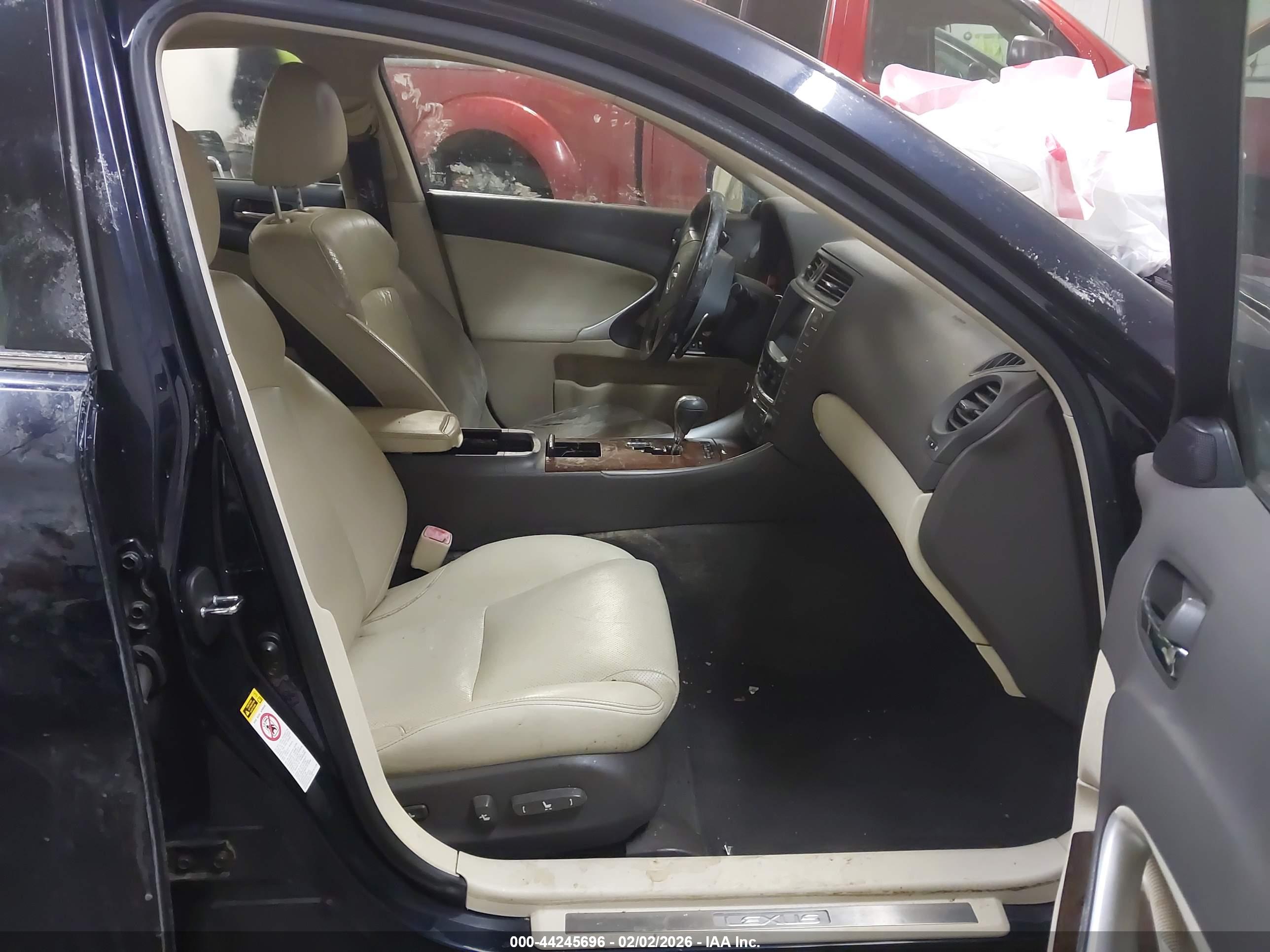 LEXUS IS image 5