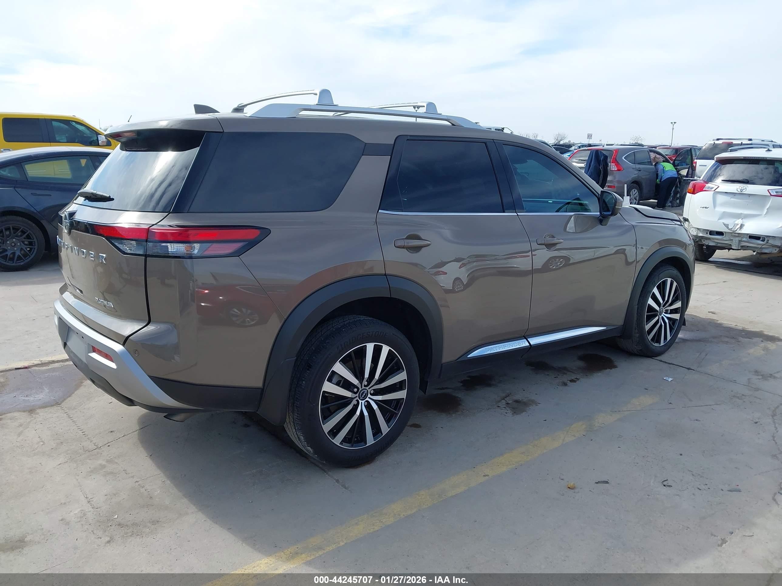 NISSAN PATHFINDER image 4
