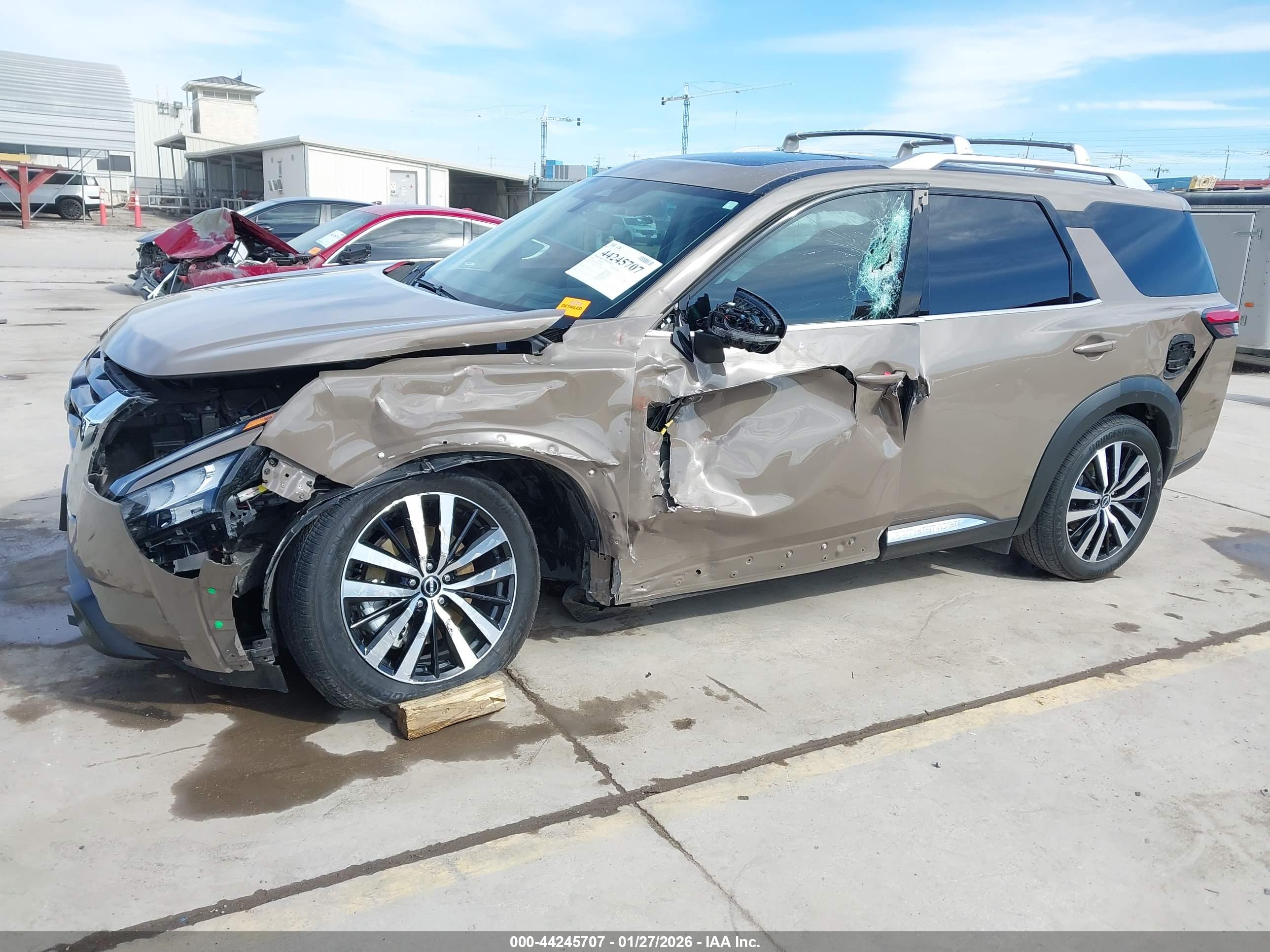 NISSAN PATHFINDER image 6