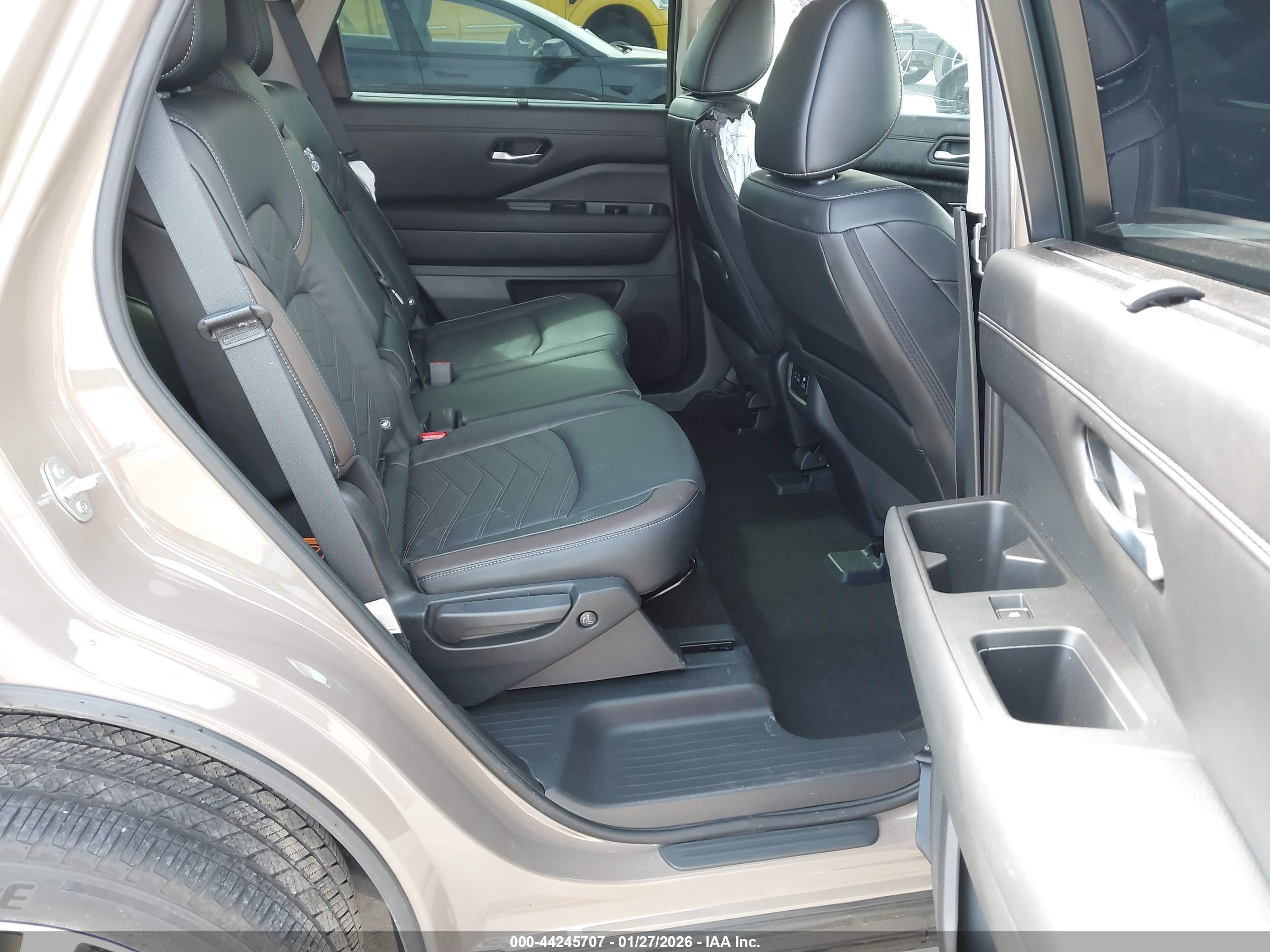 NISSAN PATHFINDER image 8