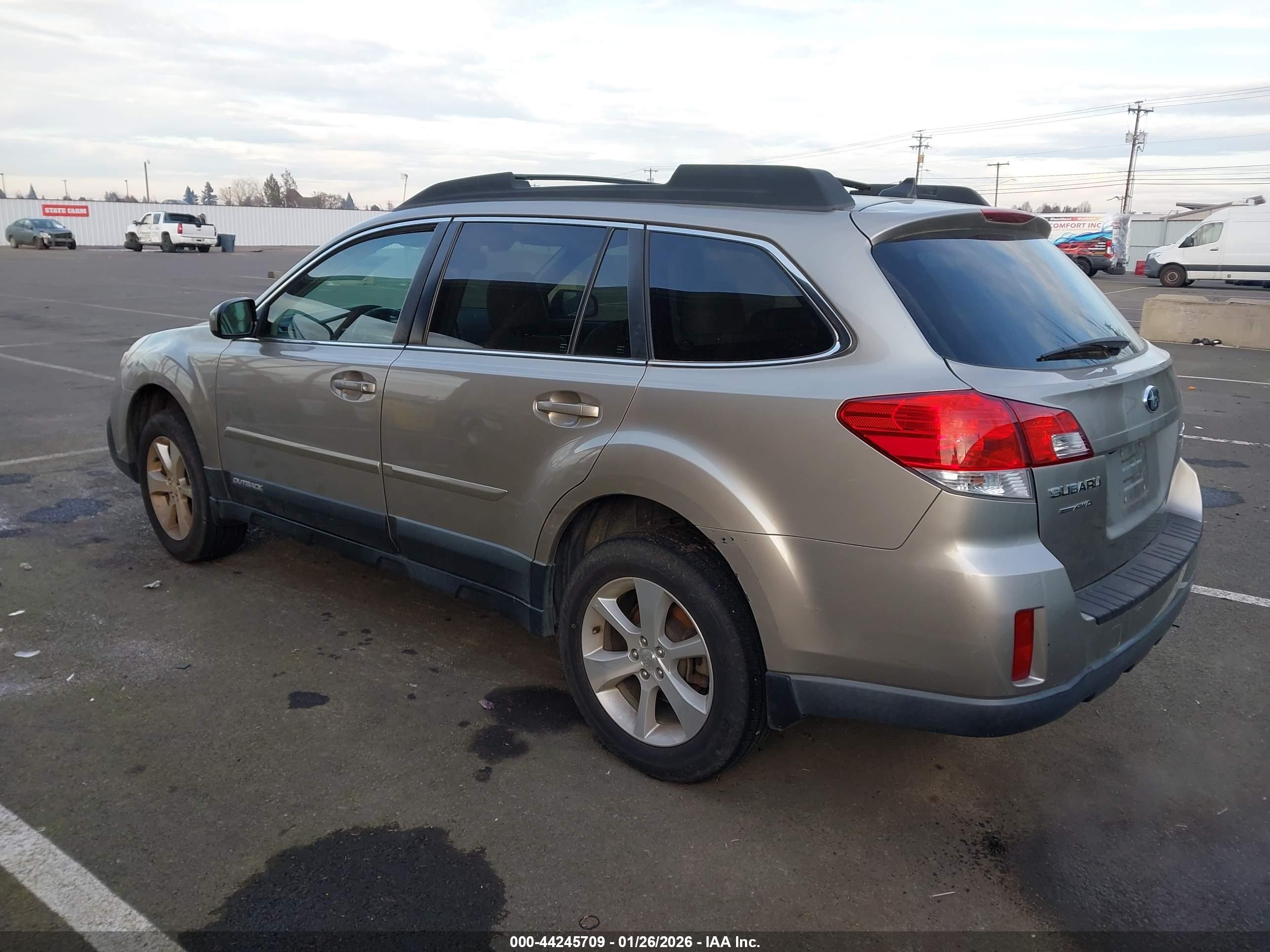 SUBARU OUTBACK image 3