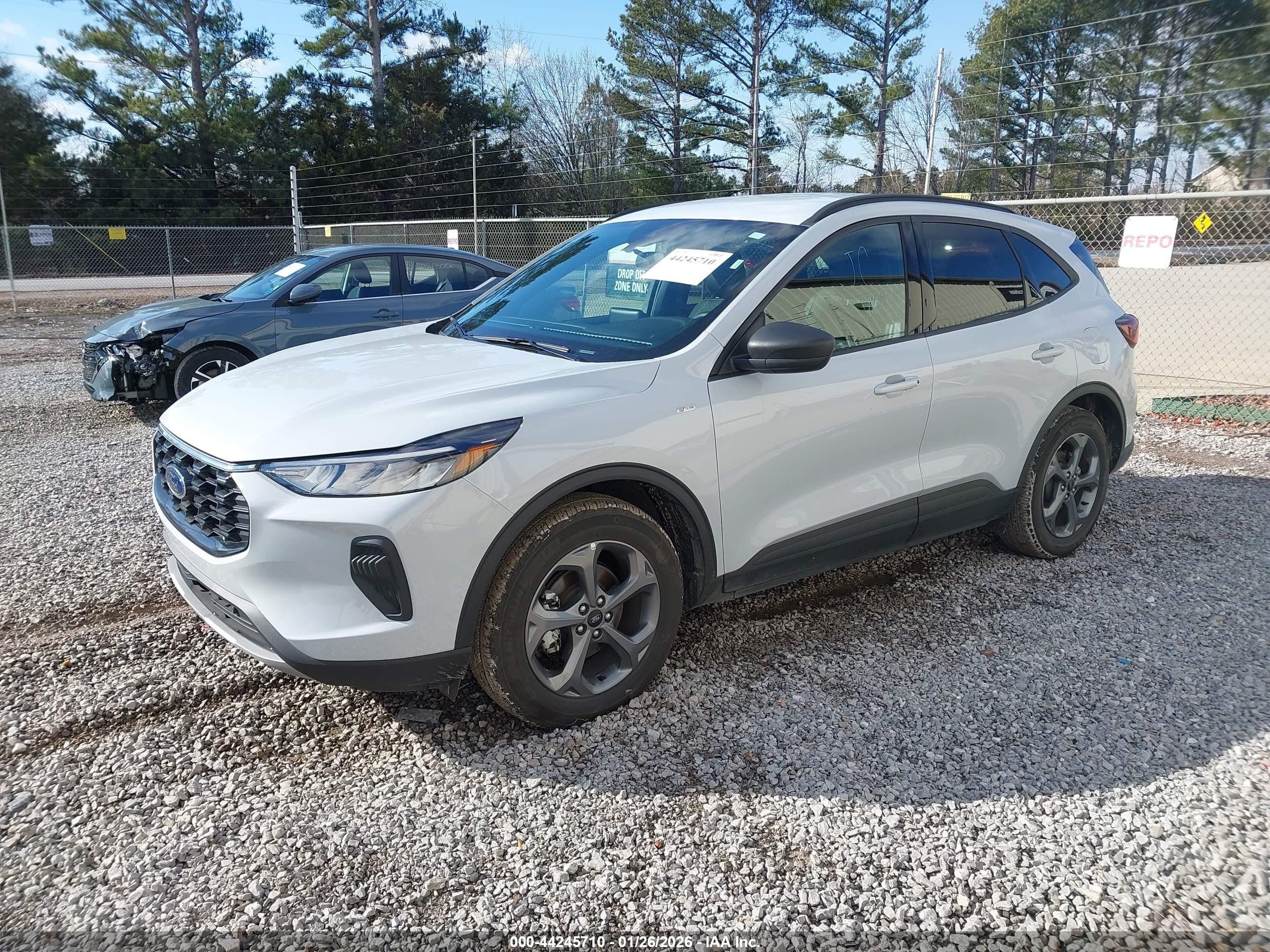 FORD ESCAPE image 2