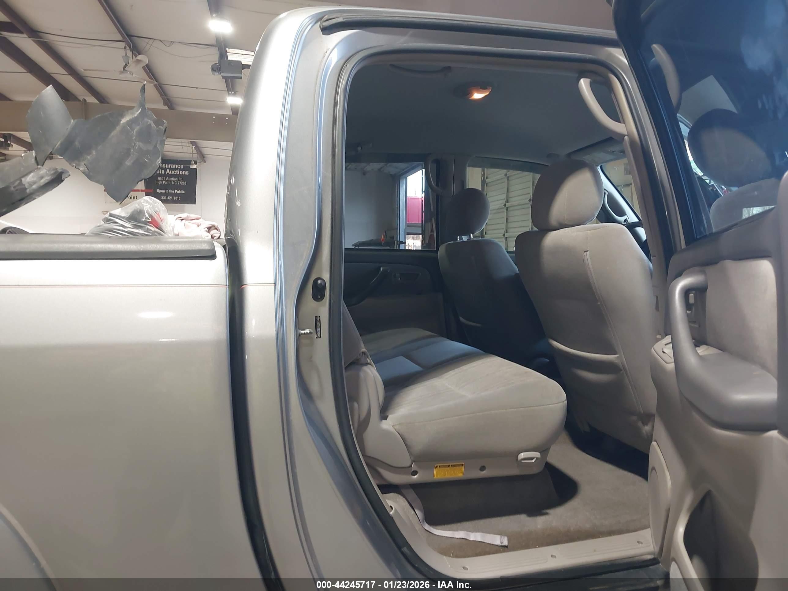 TOYOTA TUNDRA image 8
