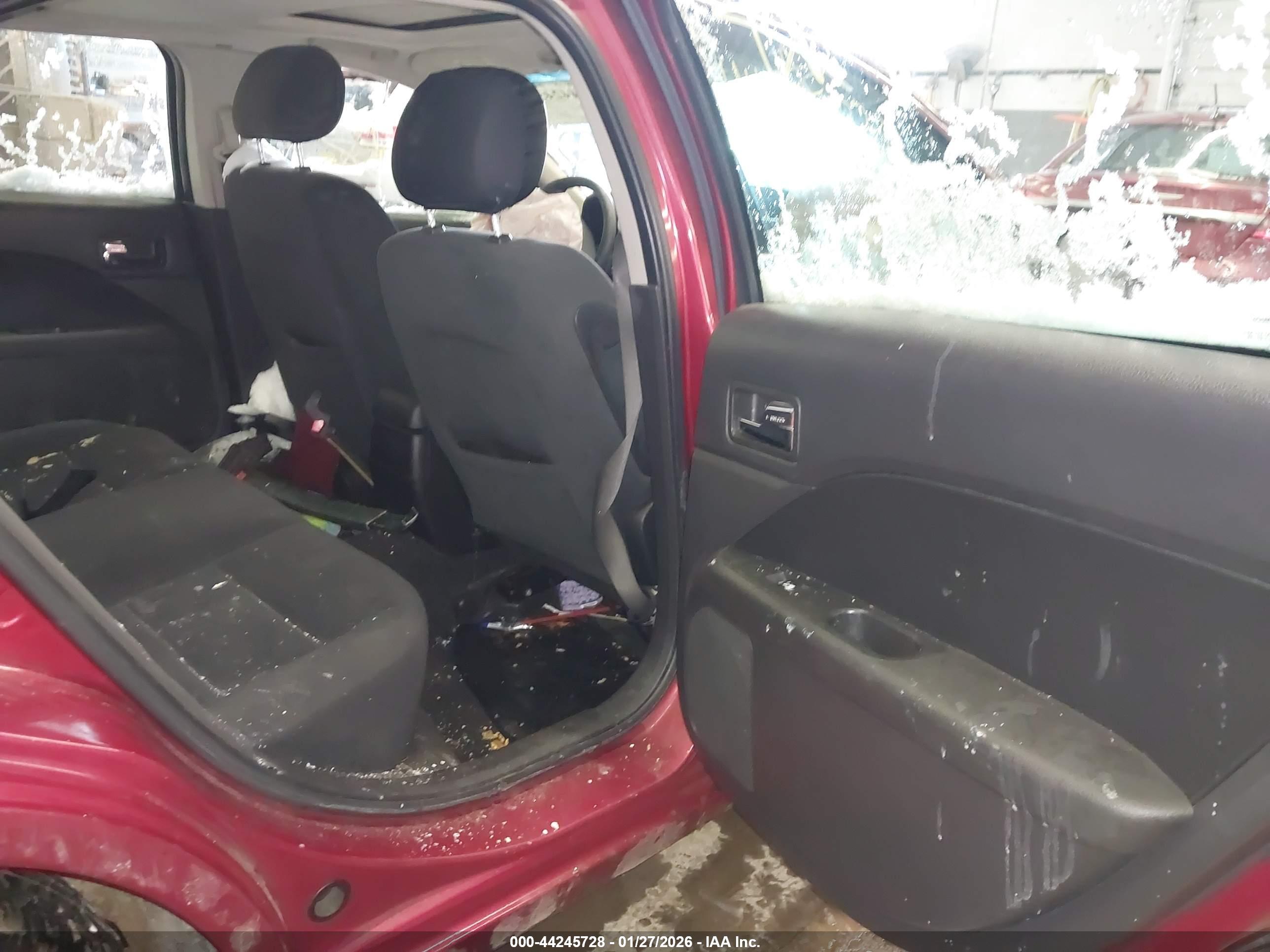 FORD FUSION image 8