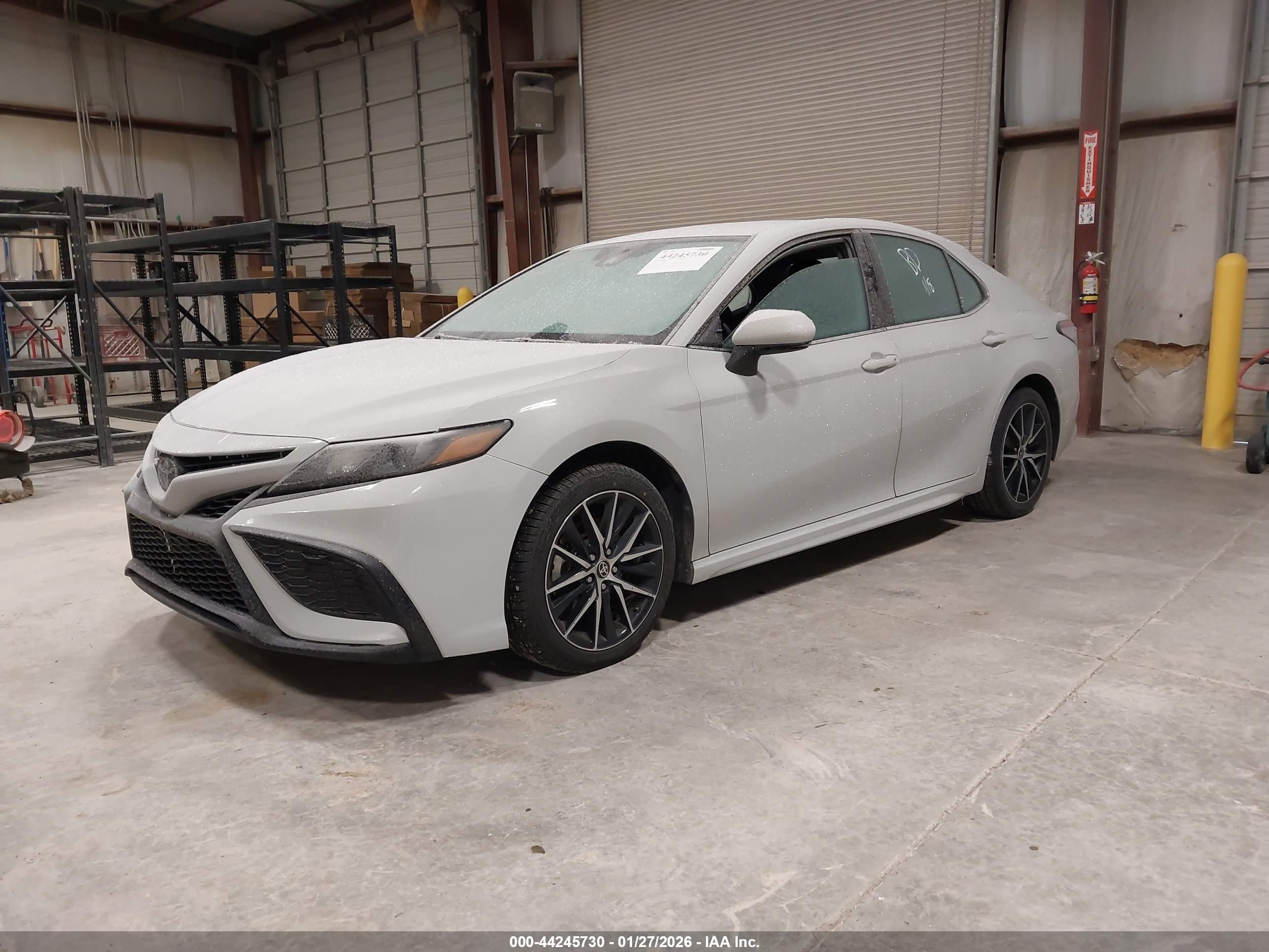 TOYOTA CAMRY image 2