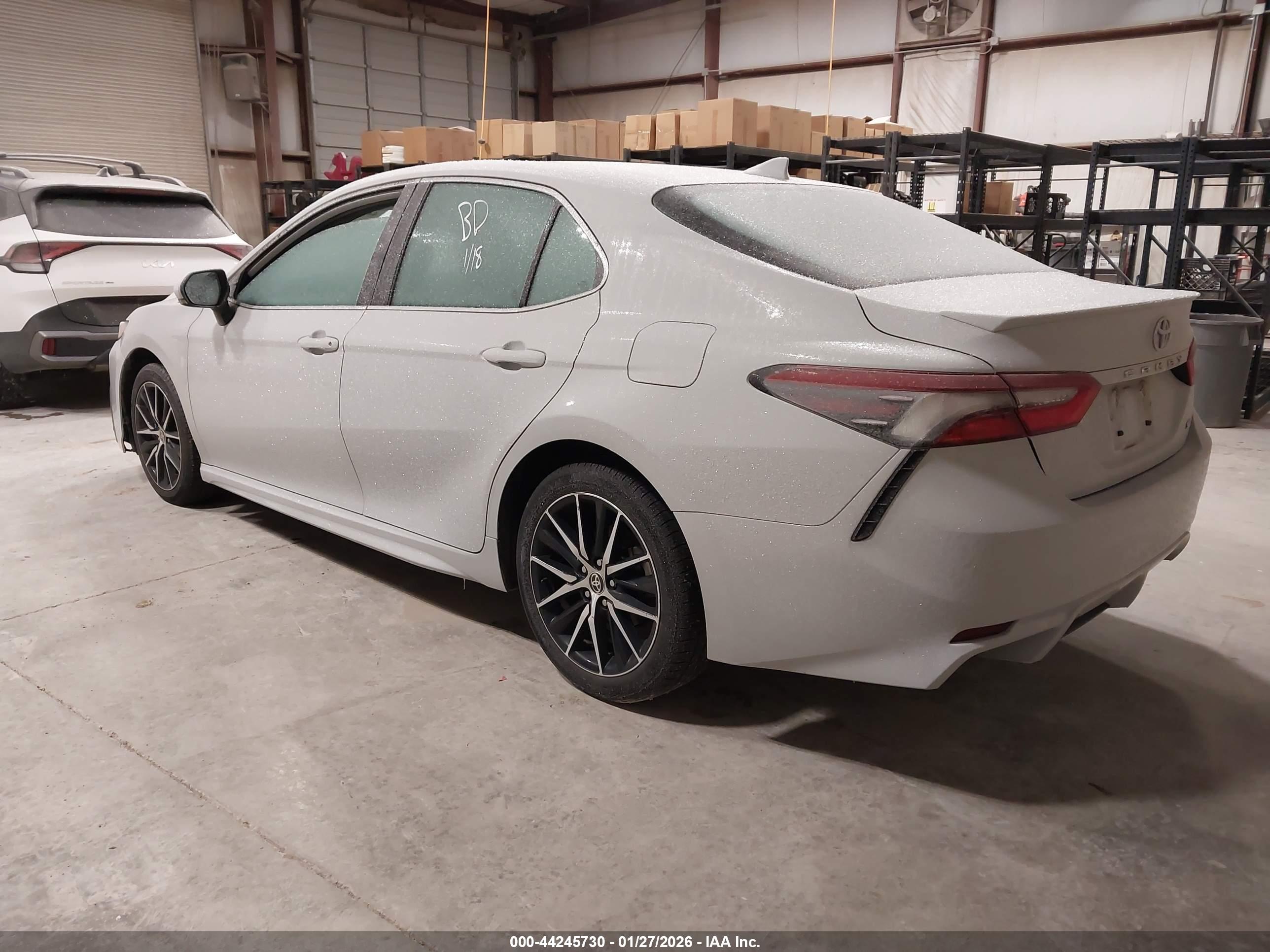 TOYOTA CAMRY image 3