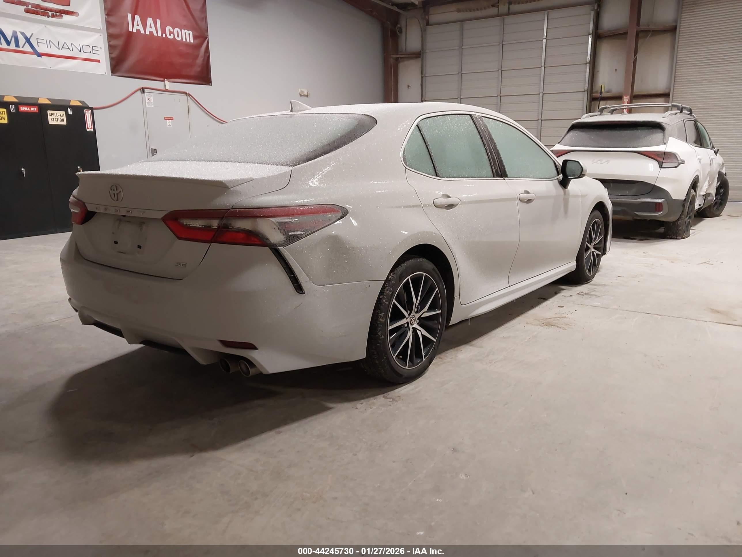 TOYOTA CAMRY image 4