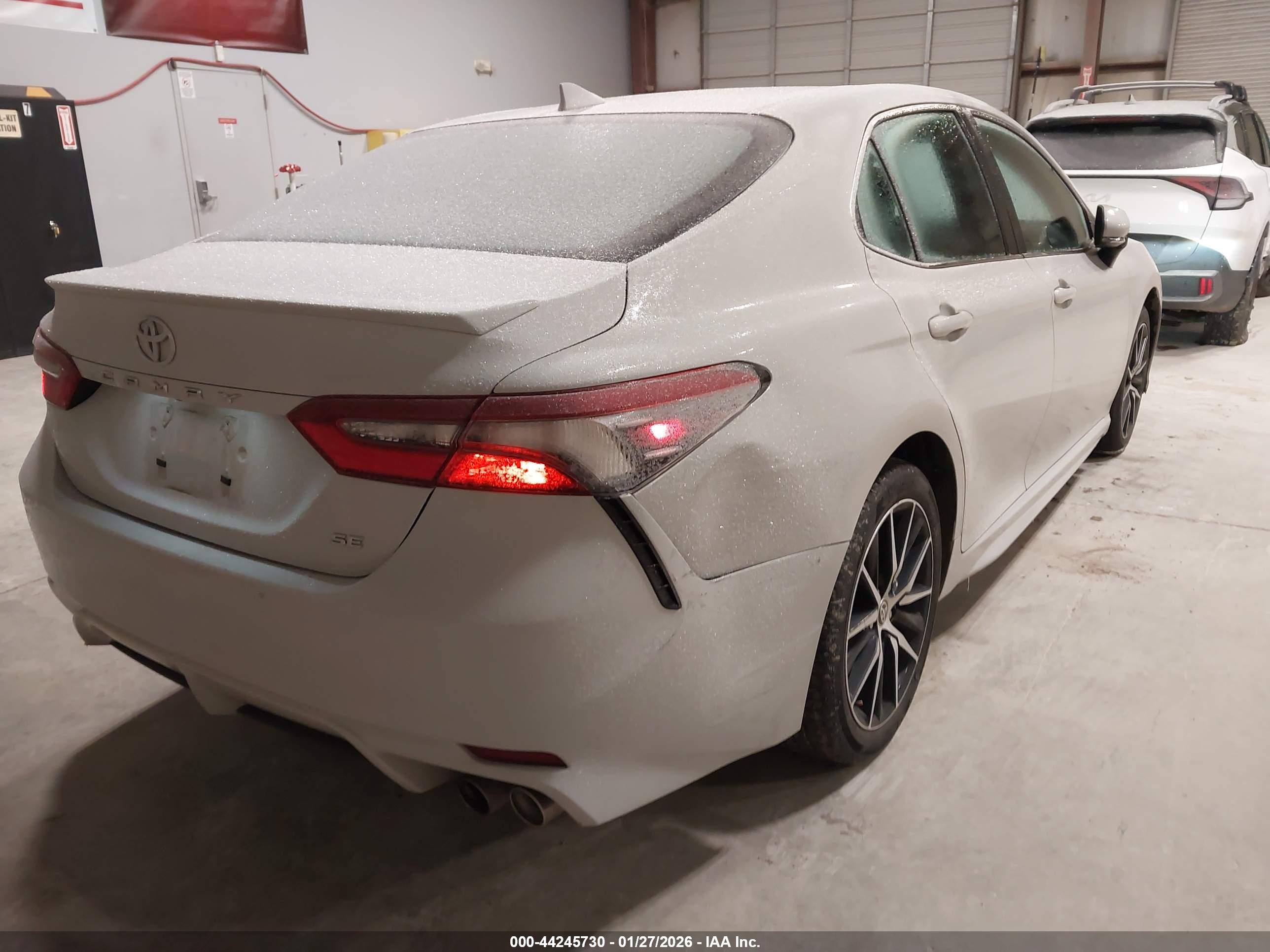 TOYOTA CAMRY image 6