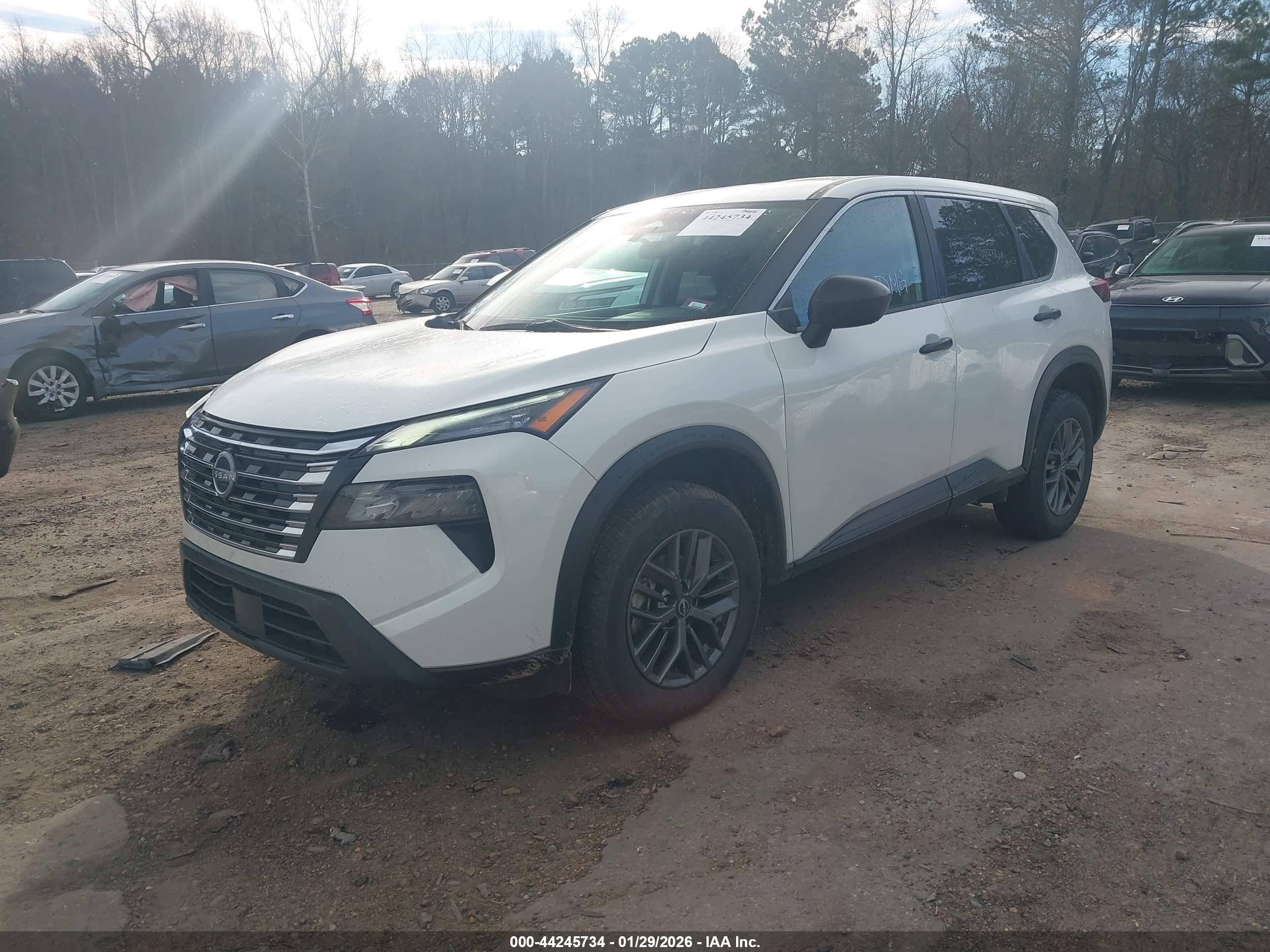 NISSAN ROGUE image 2