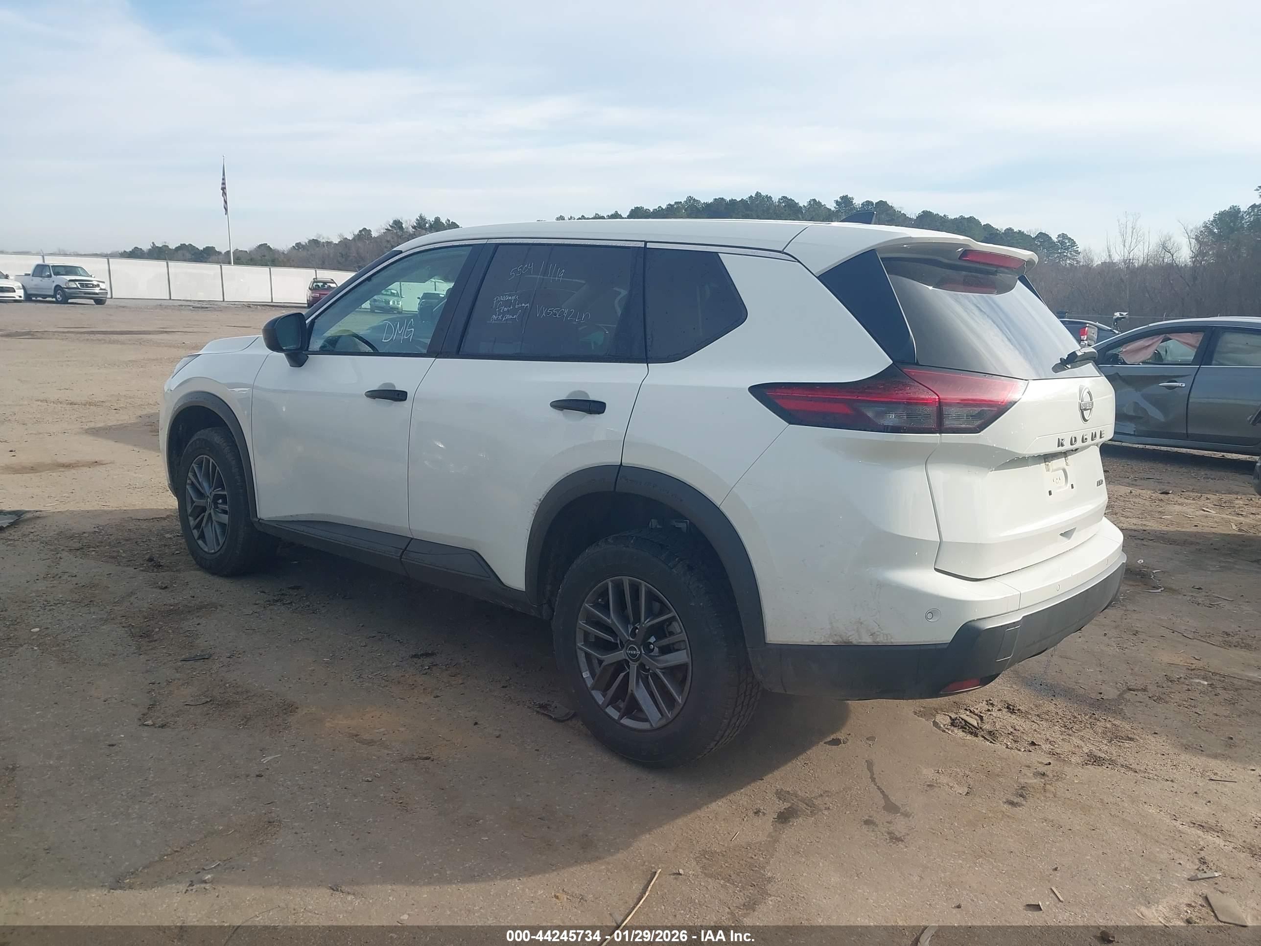 NISSAN ROGUE image 3