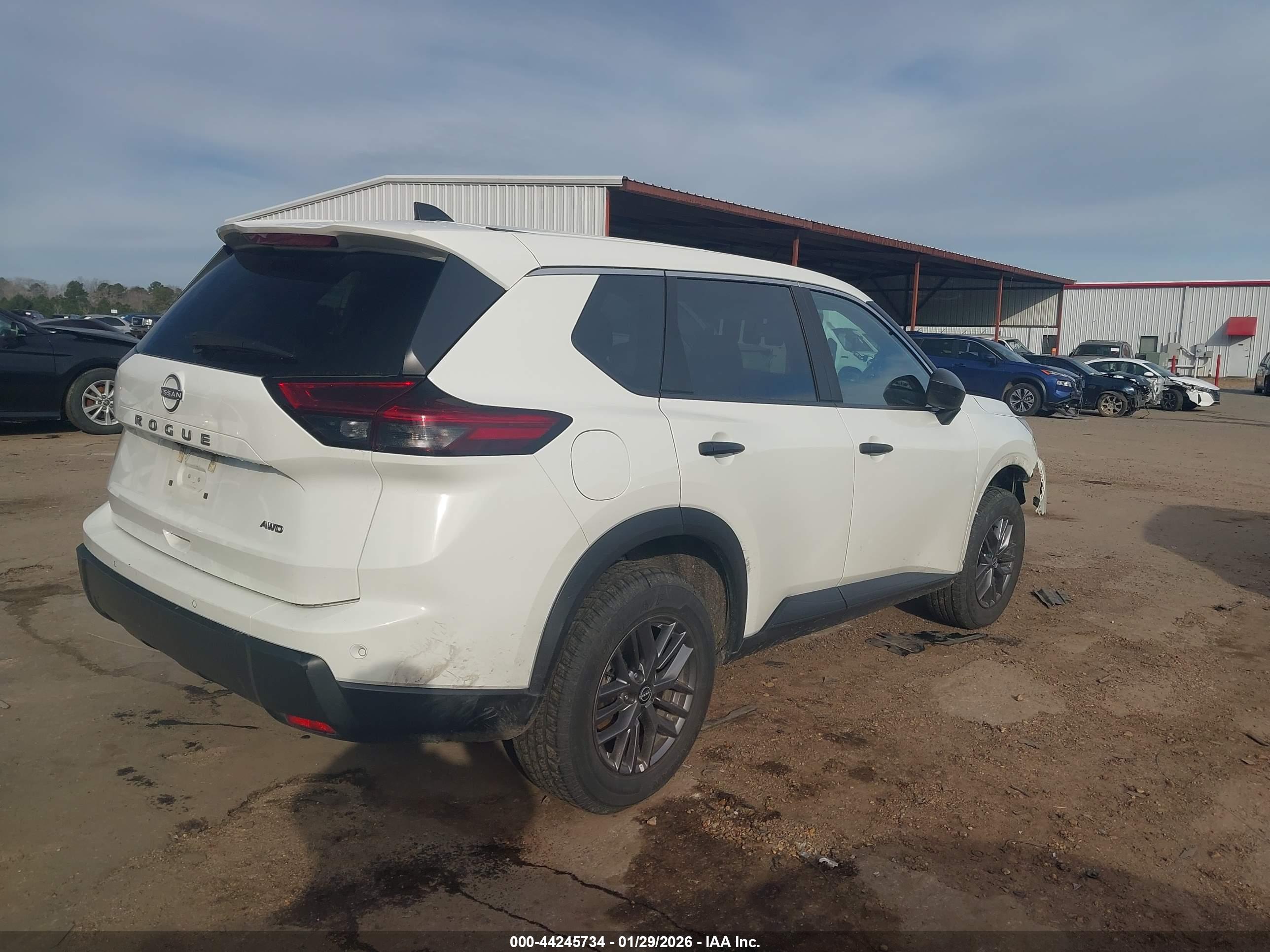 NISSAN ROGUE image 4