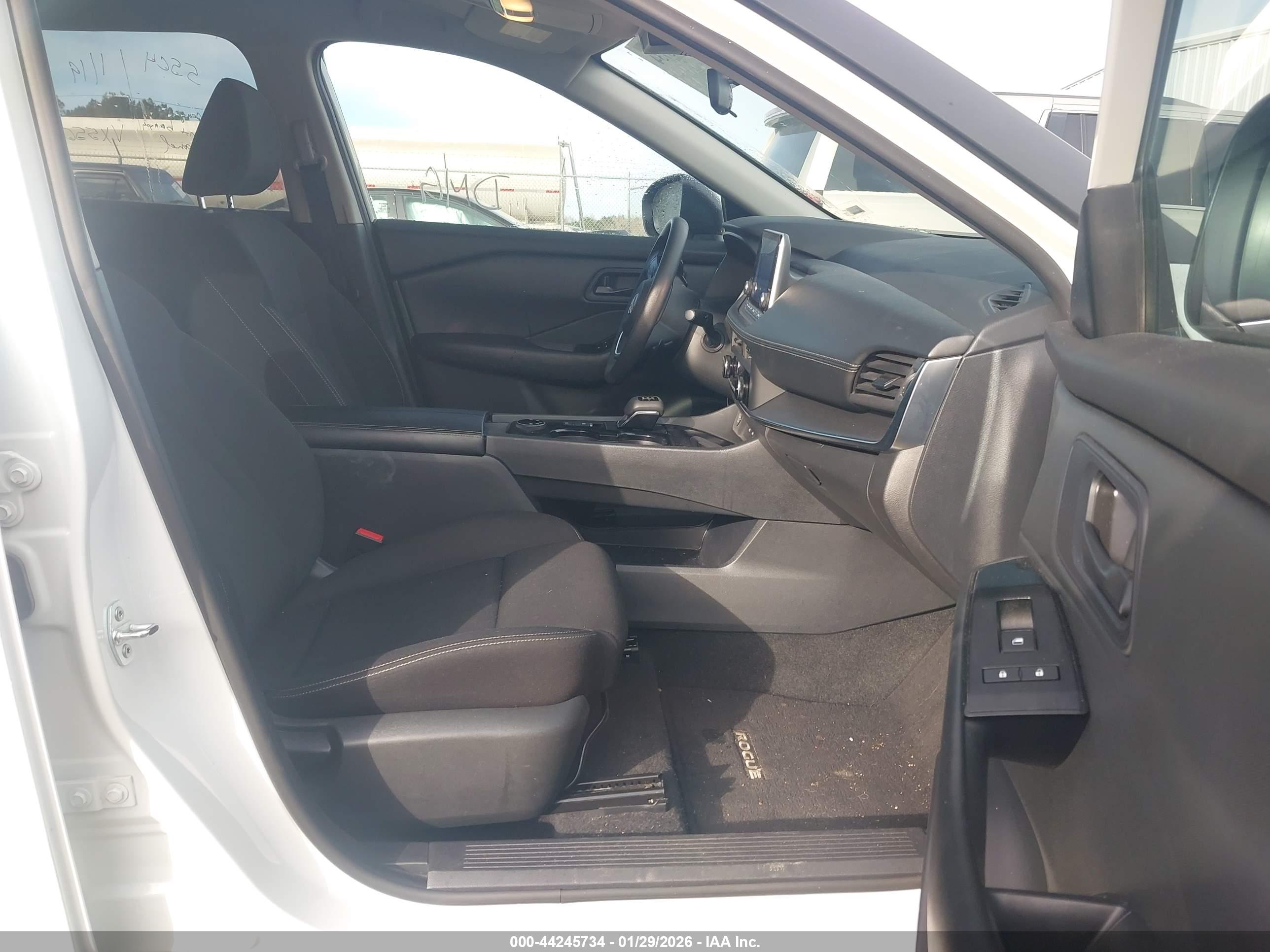 NISSAN ROGUE image 5