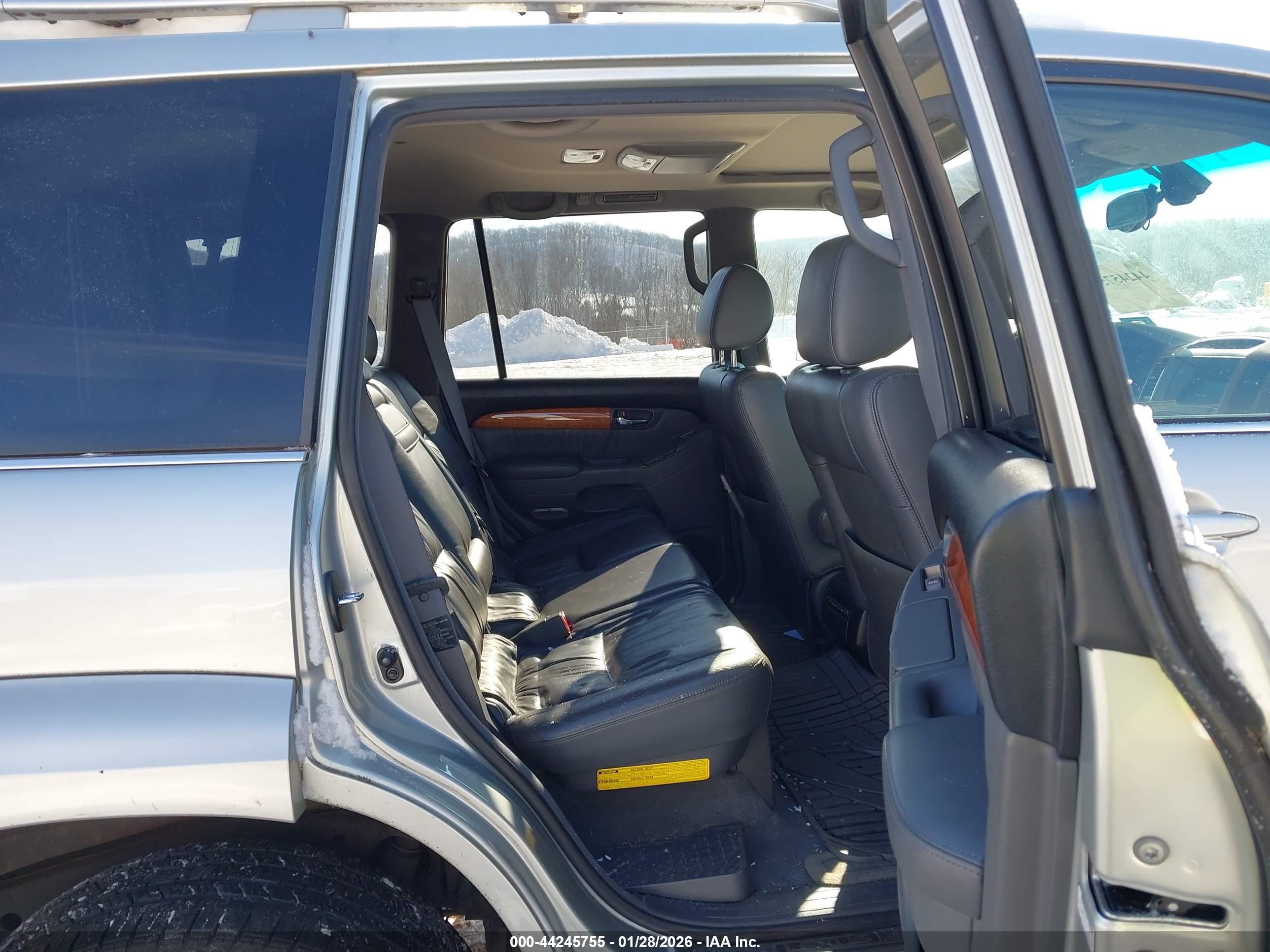LEXUS GX image 8