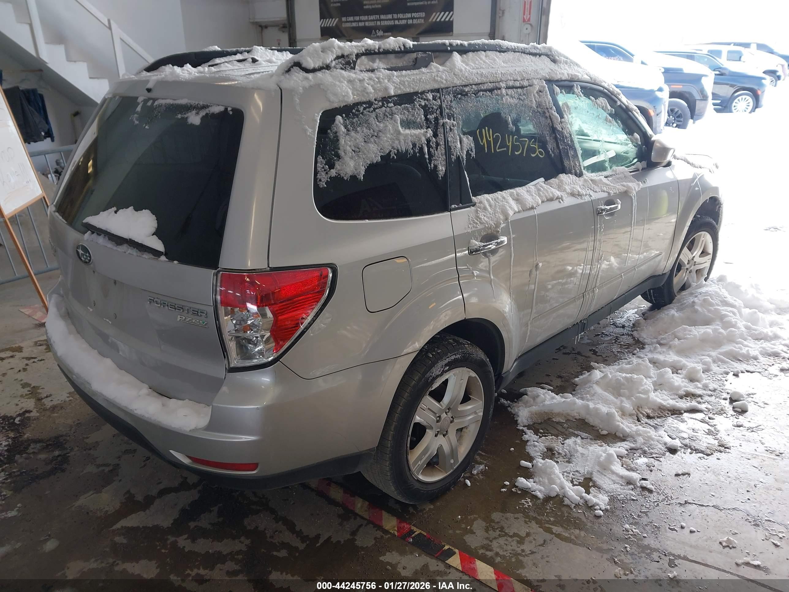 SUBARU FORESTER image 4
