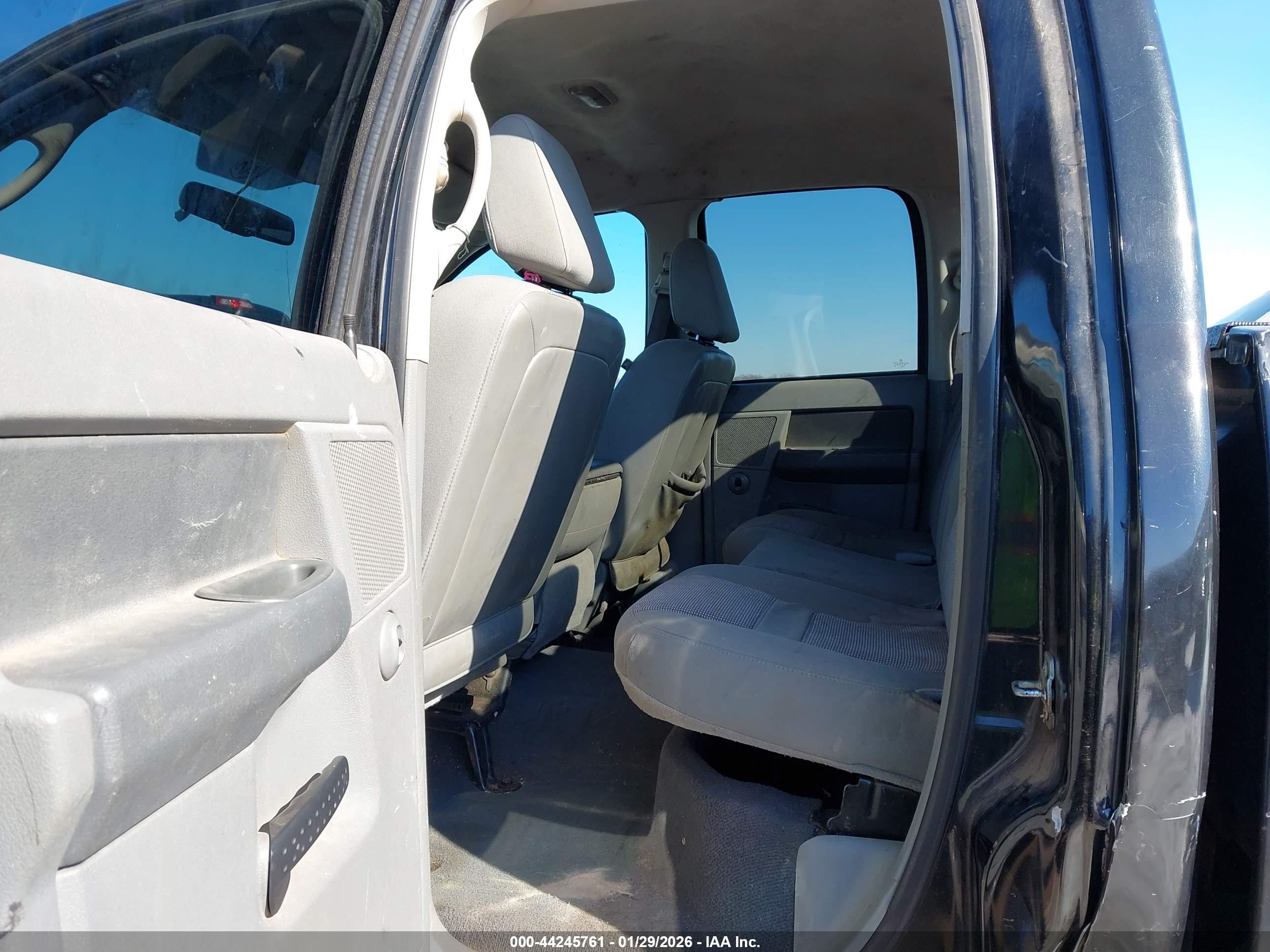 DODGE RAM image 8