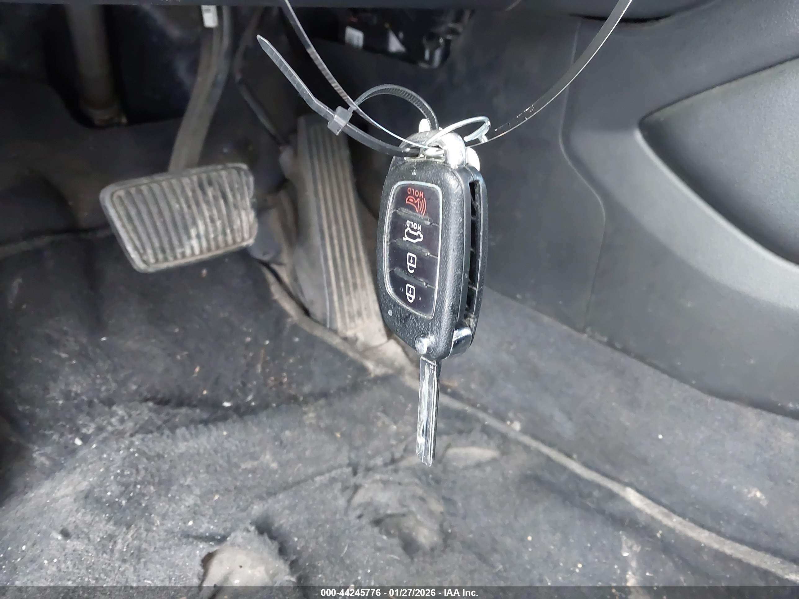 HYUNDAI TUCSON image 11