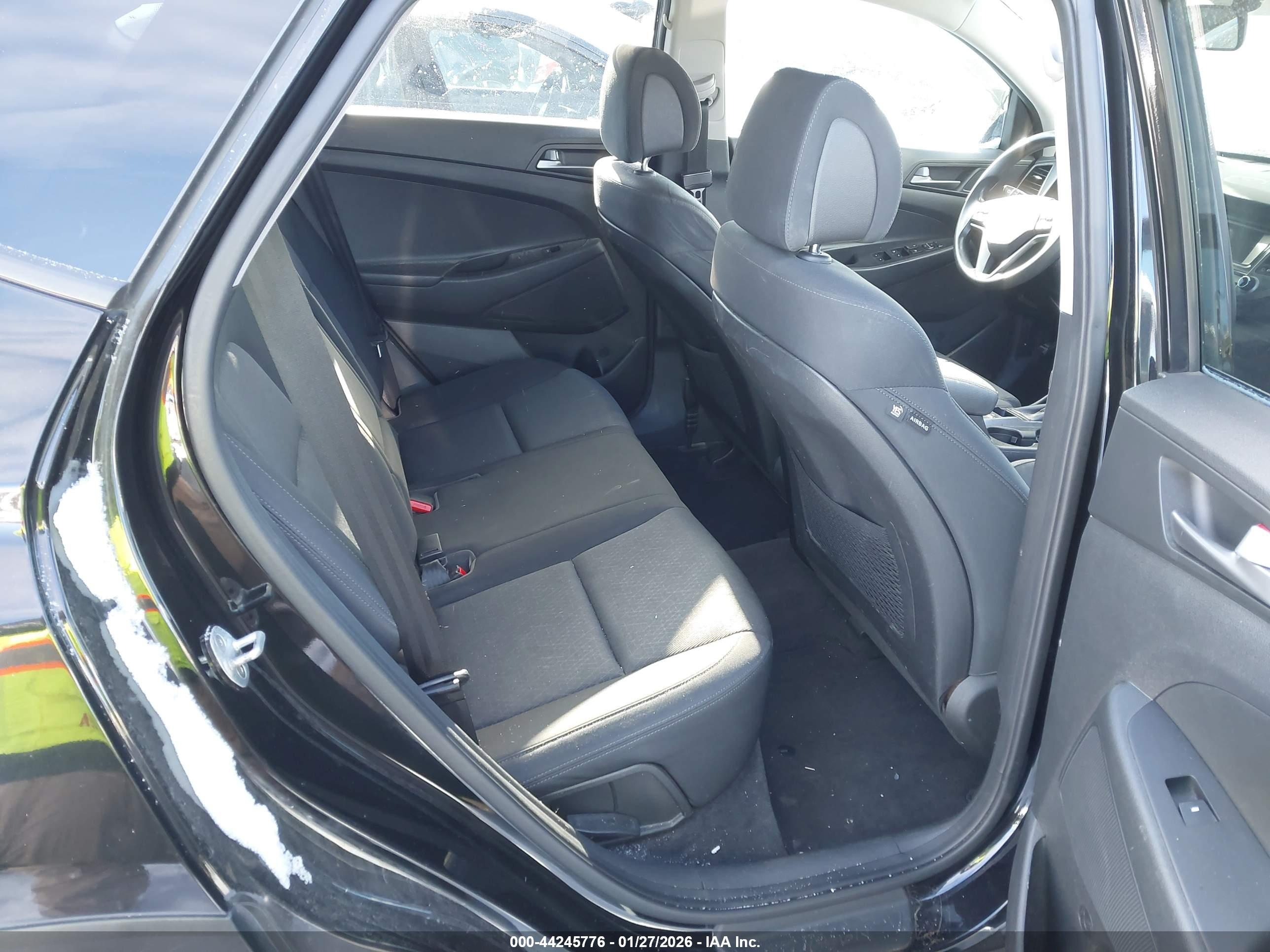 HYUNDAI TUCSON image 8