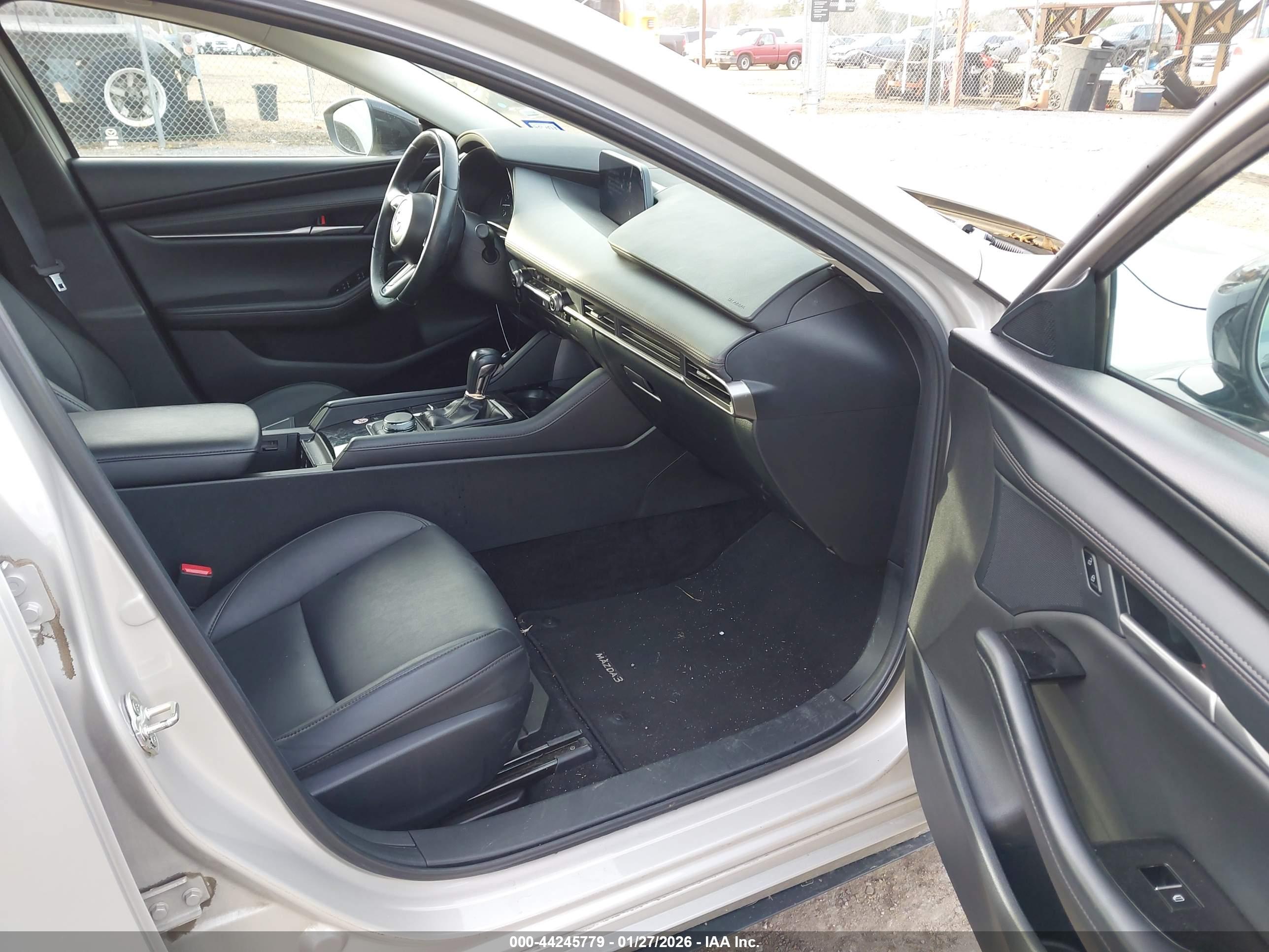 MAZDA MAZDA3 image 5